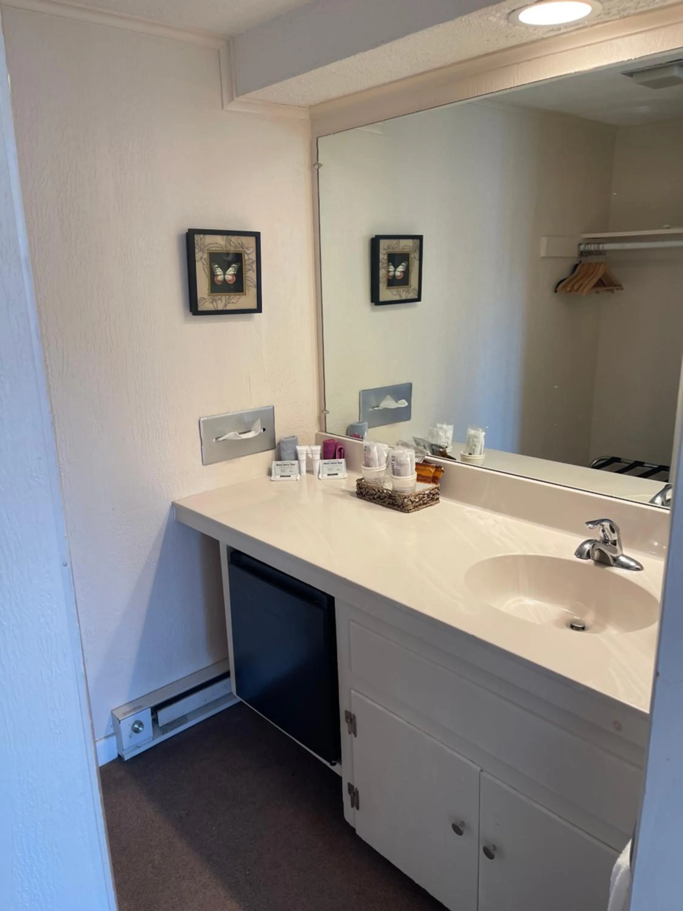 Bathroom in Cliff Dwellers Inn