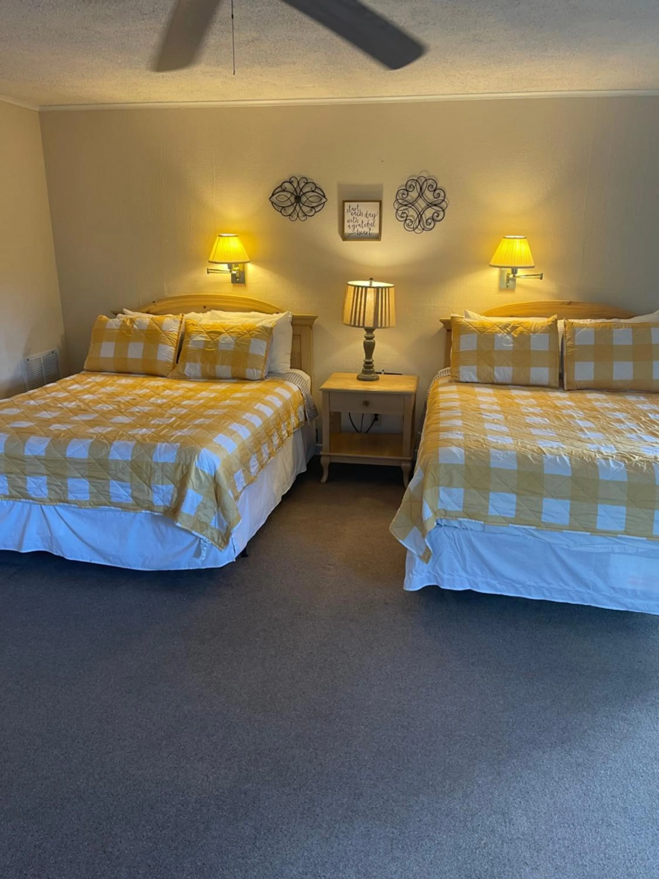 Bed in Cliff Dwellers Inn