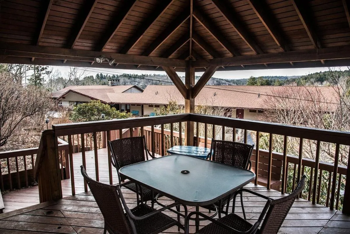 Property building in Cliff Dwellers Inn