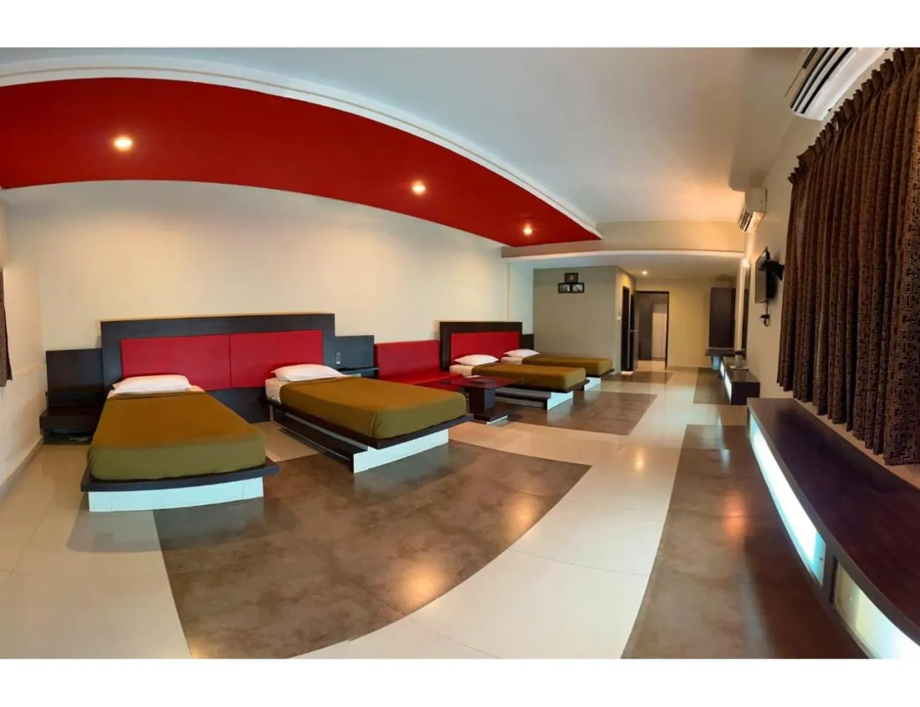 Bed in Hotel Viceroy Comforts, Mysore