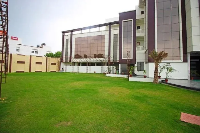 Hotel Opal Courtyard