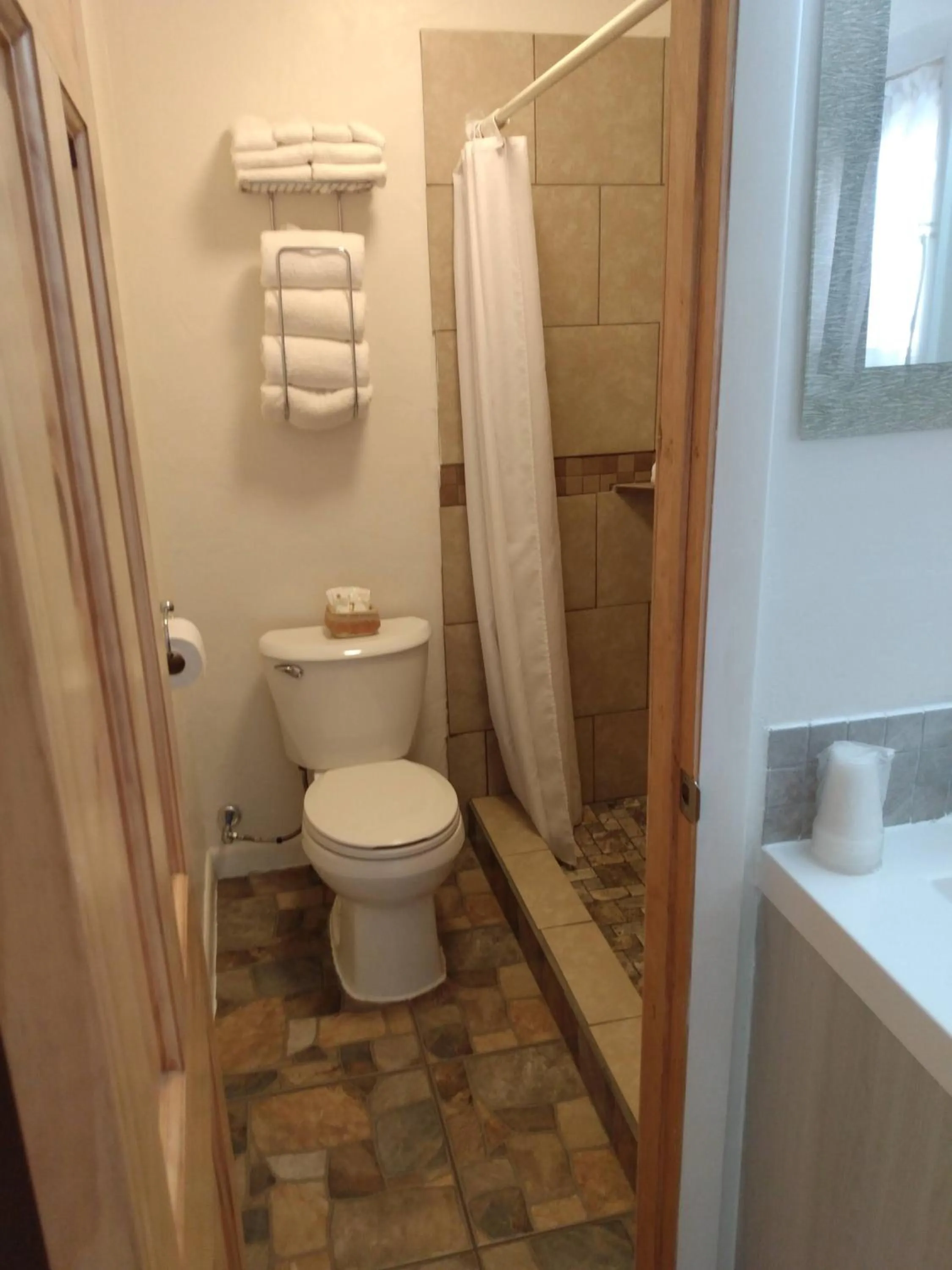 Bathroom in Mokee Motel