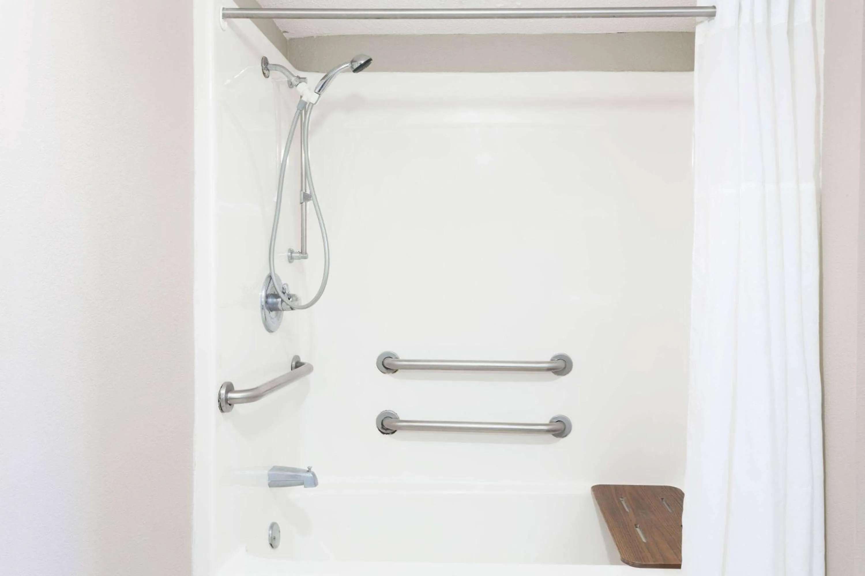 Bathroom in Super 8 by Wyndham Marianna I-10