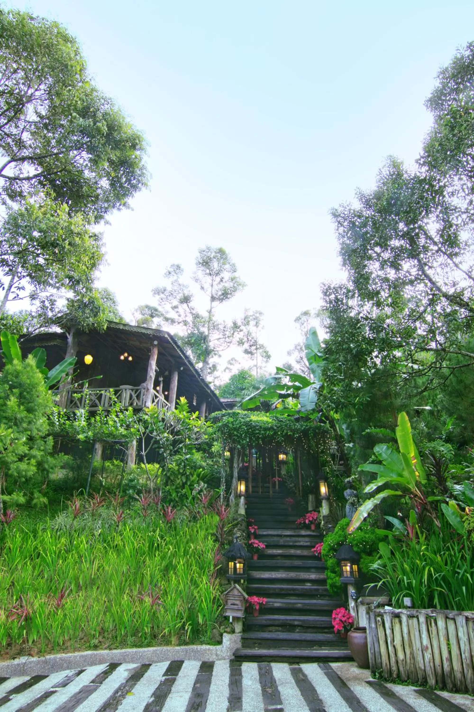 Facade/entrance in Fig Tree Hills Resort (花果山度假村)