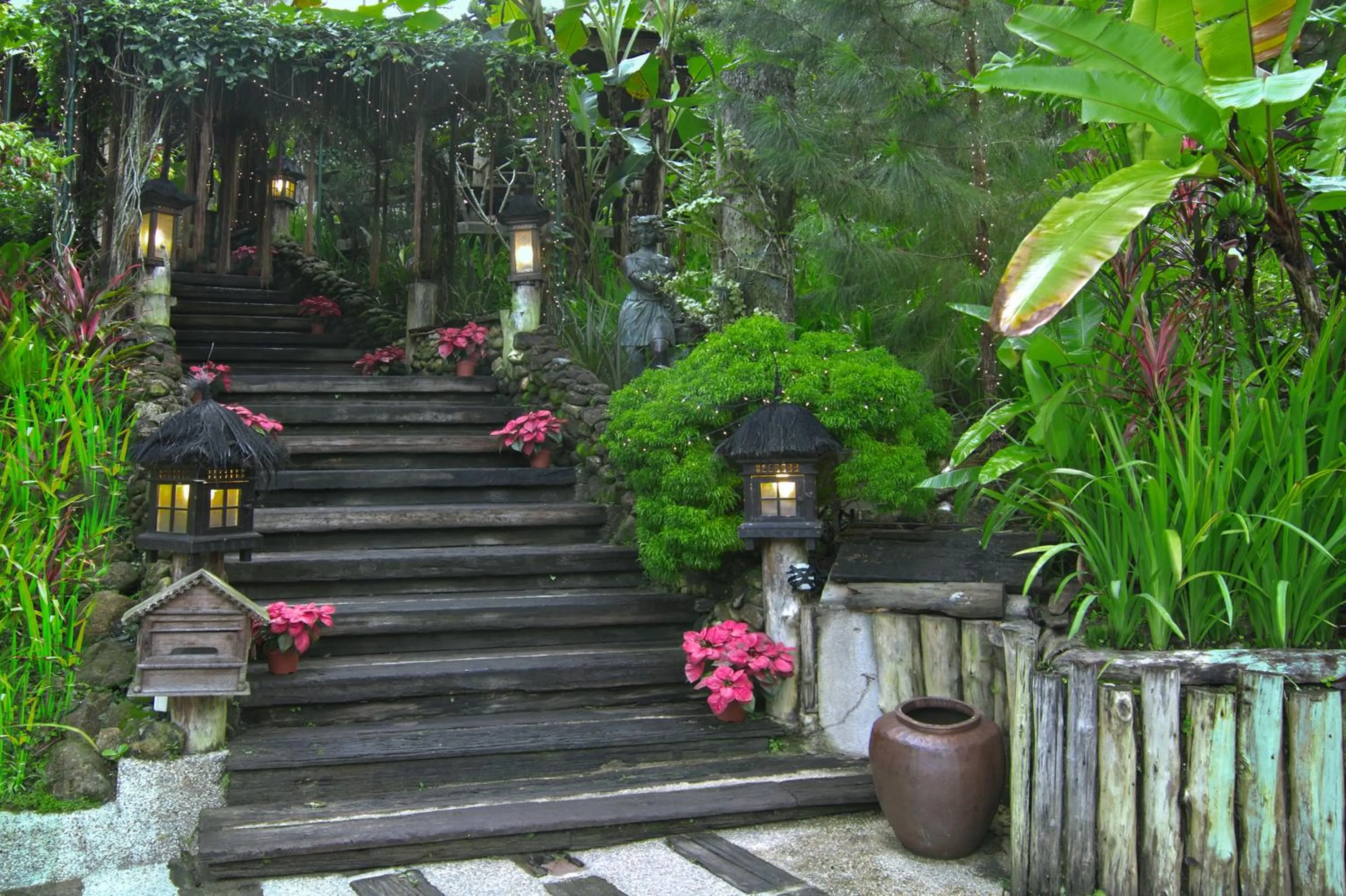 Facade/entrance in Fig Tree Hills Resort (花果山度假村)