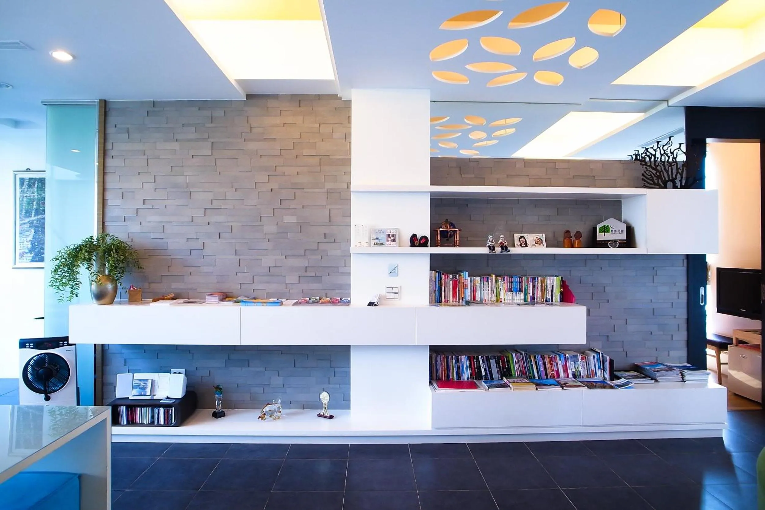 Library in Hai Pu B&B