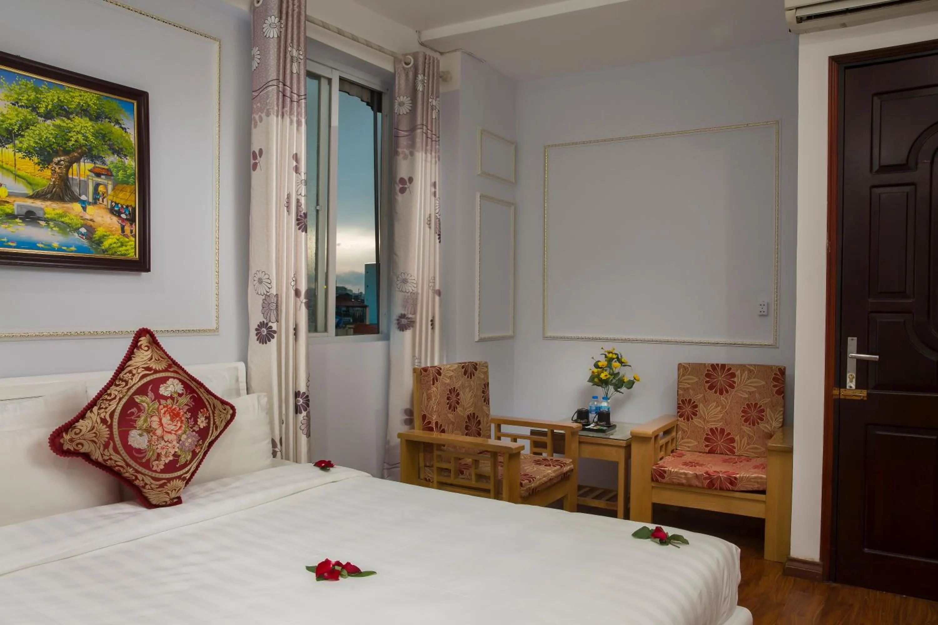 Photo of the whole room, Bed in Hanoi City Gate Hotel