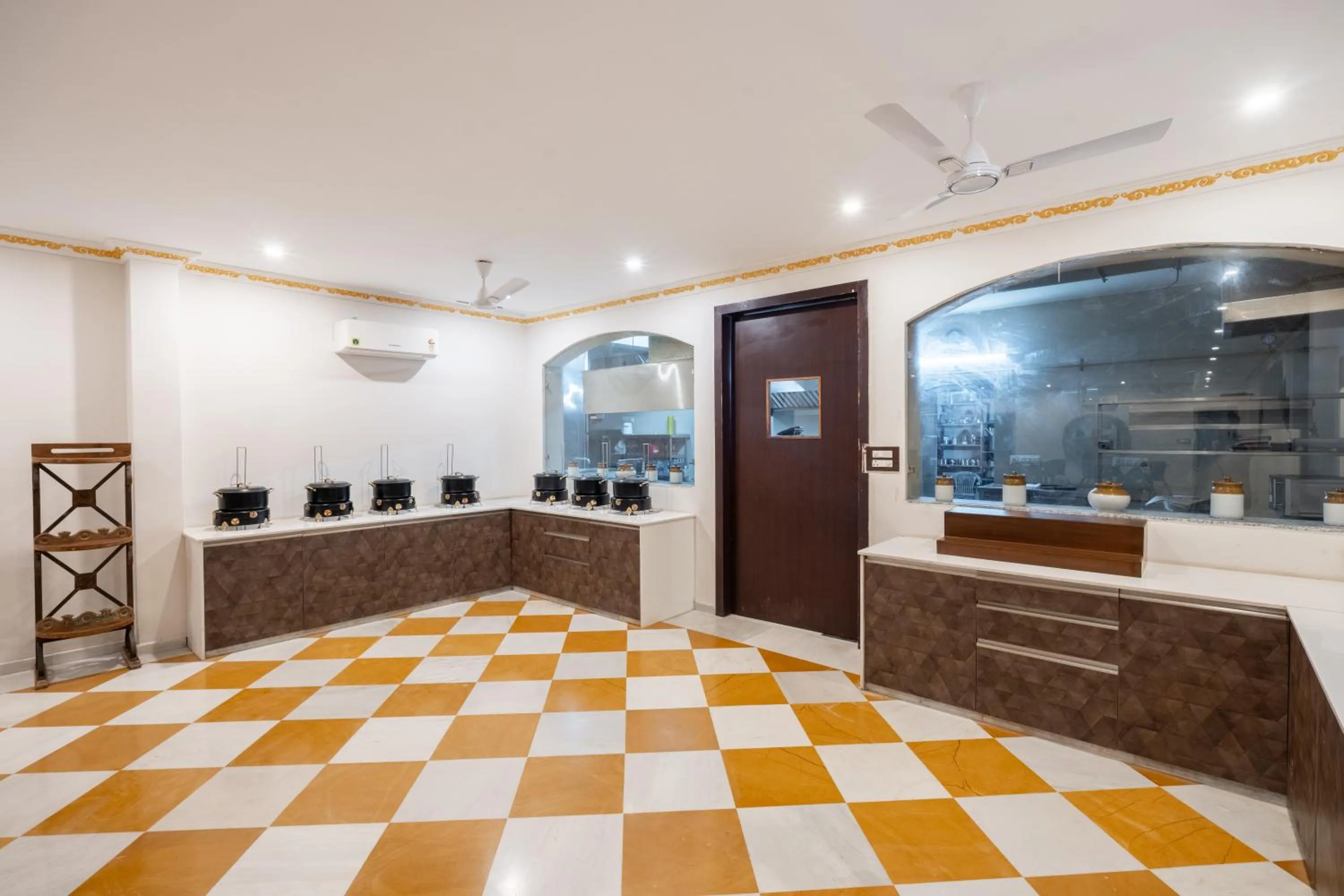 Restaurant/places to eat in Amaatra Resorts