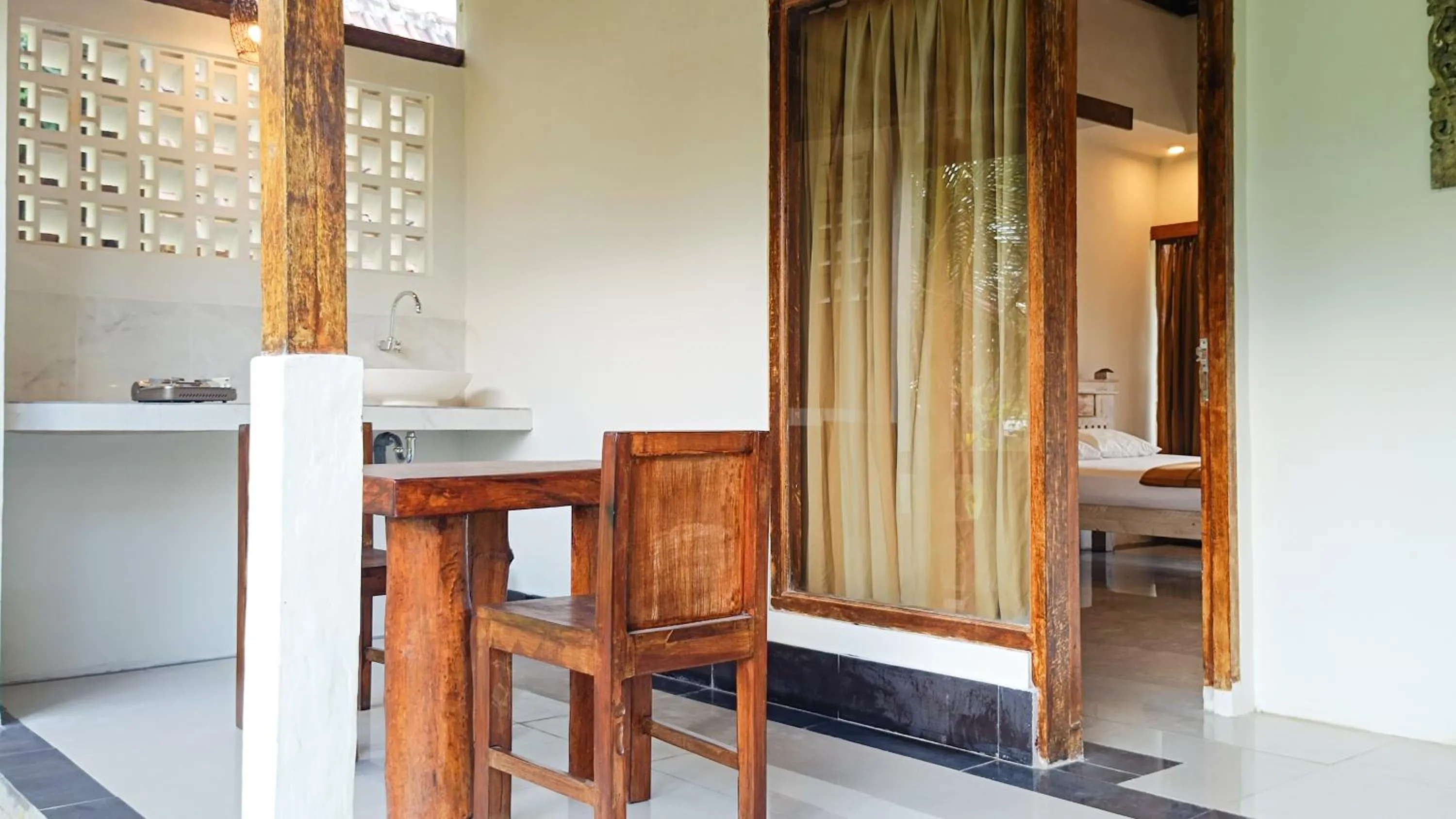 Dining area in Lumbung Asri Cottage