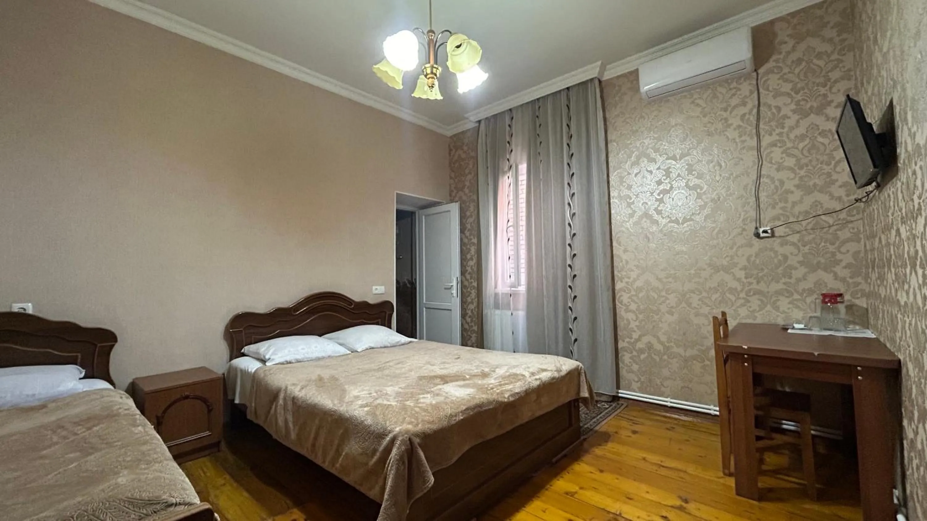 Deluxe Double Room with Bath in Guest House Maria