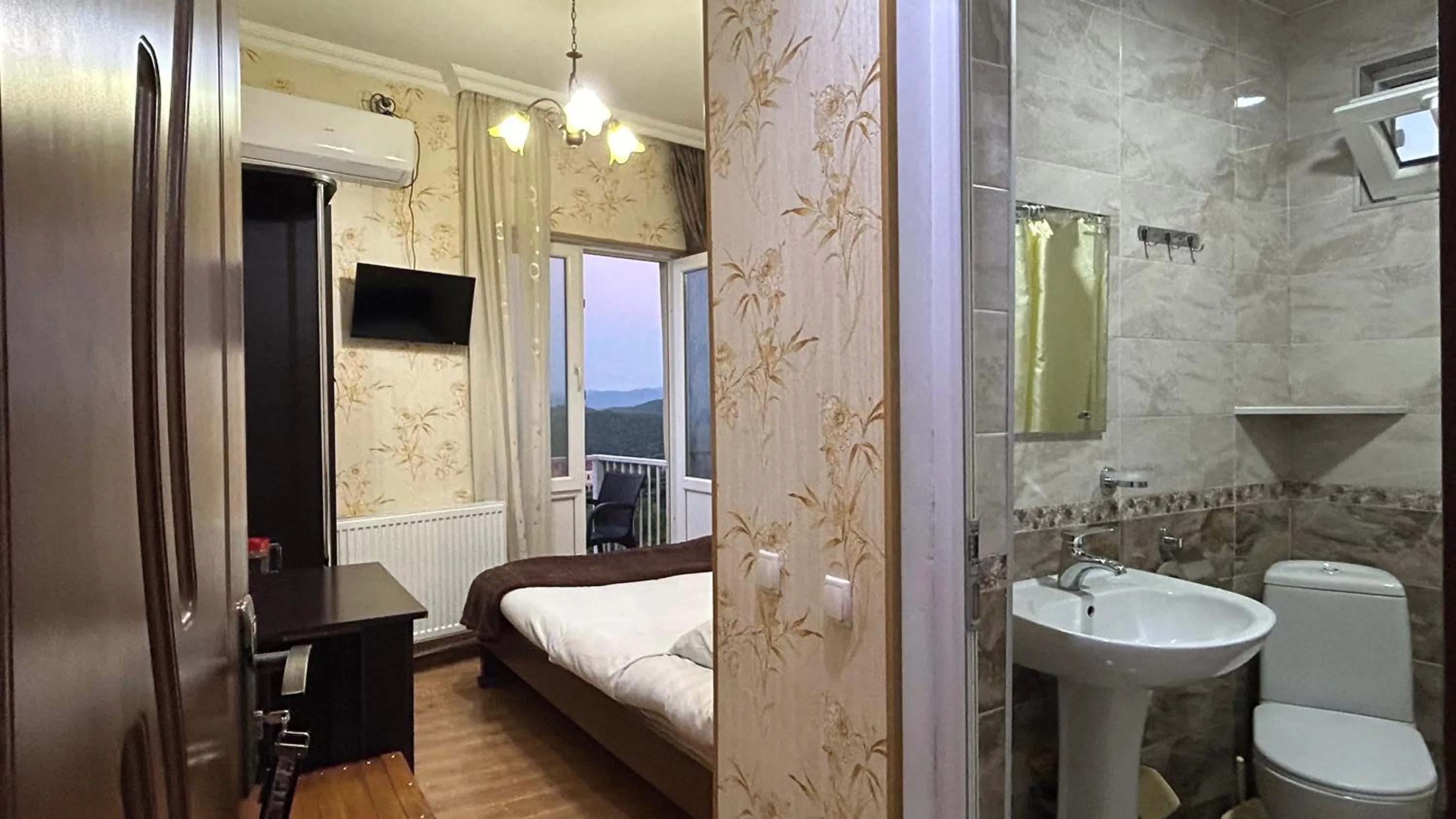 Deluxe Double Room with Balcony in Guest House Maria