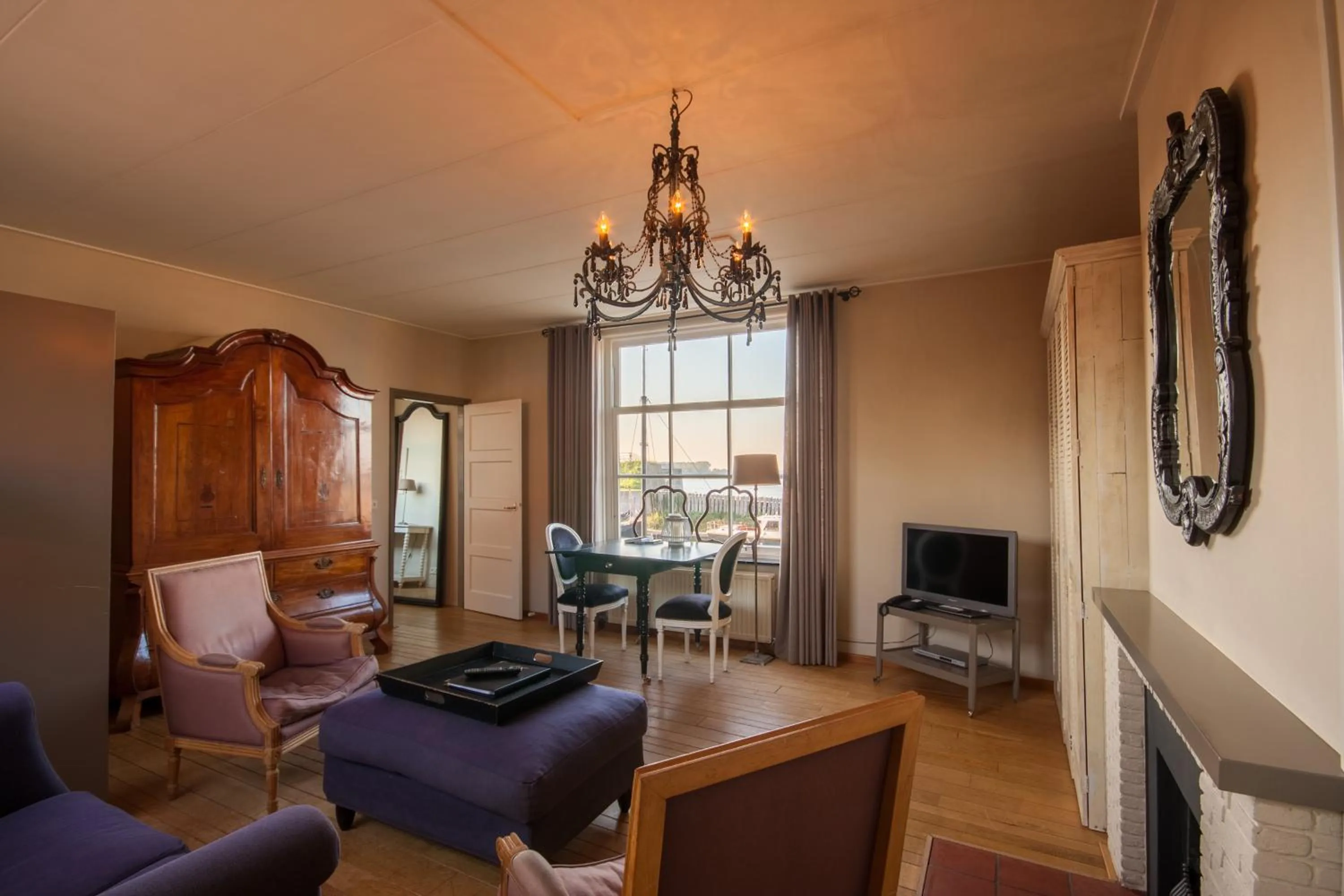 Seating area in Auberge de Campveerse Toren