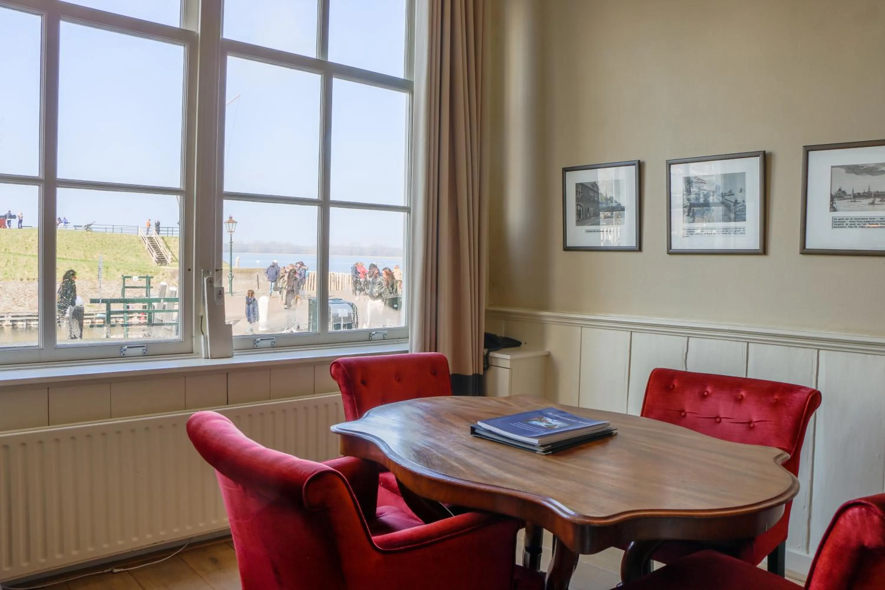 Seating area in Auberge de Campveerse Toren