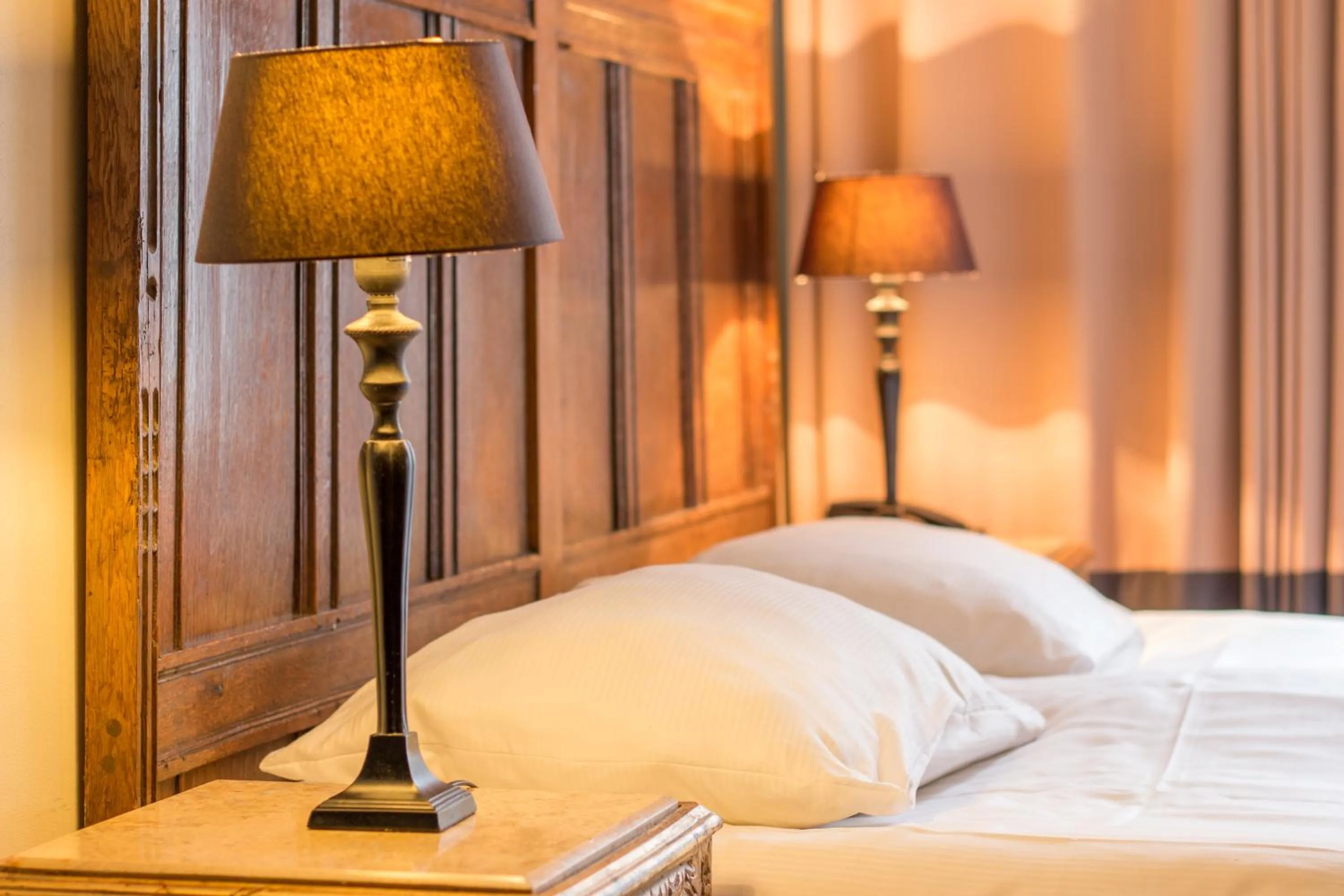 Decorative detail, Bed in Auberge de Campveerse Toren