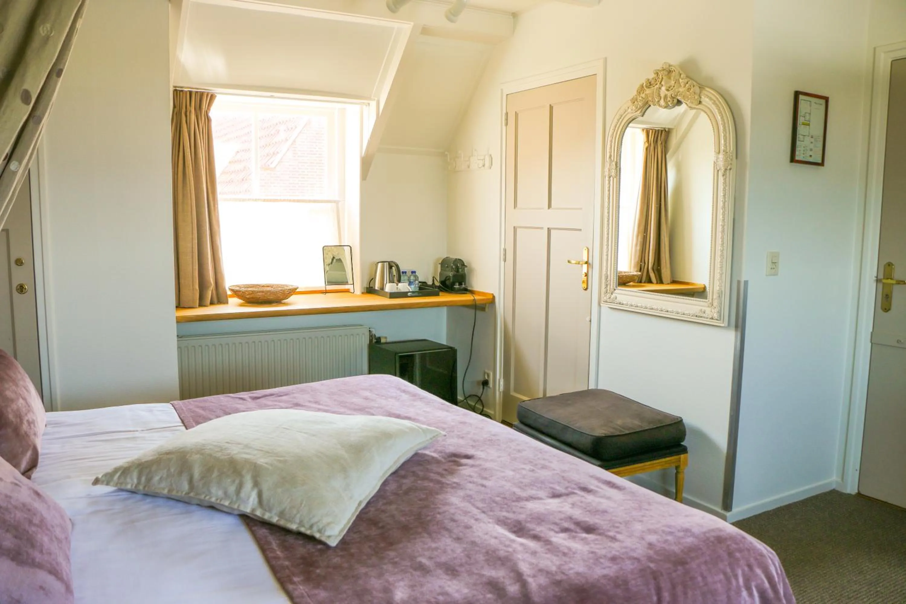 Bedroom, Bed in Auberge de Campveerse Toren