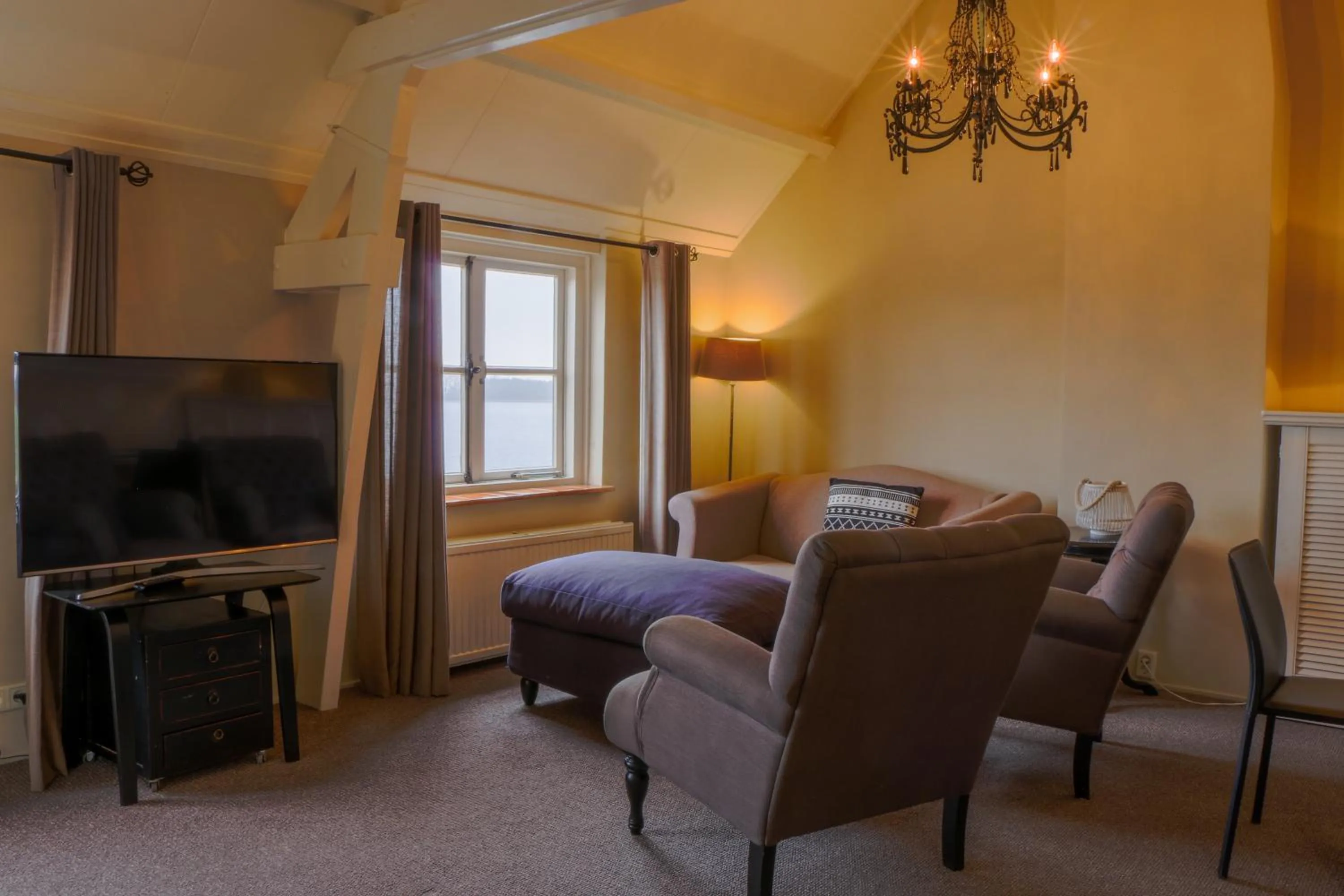 Seating area in Auberge de Campveerse Toren