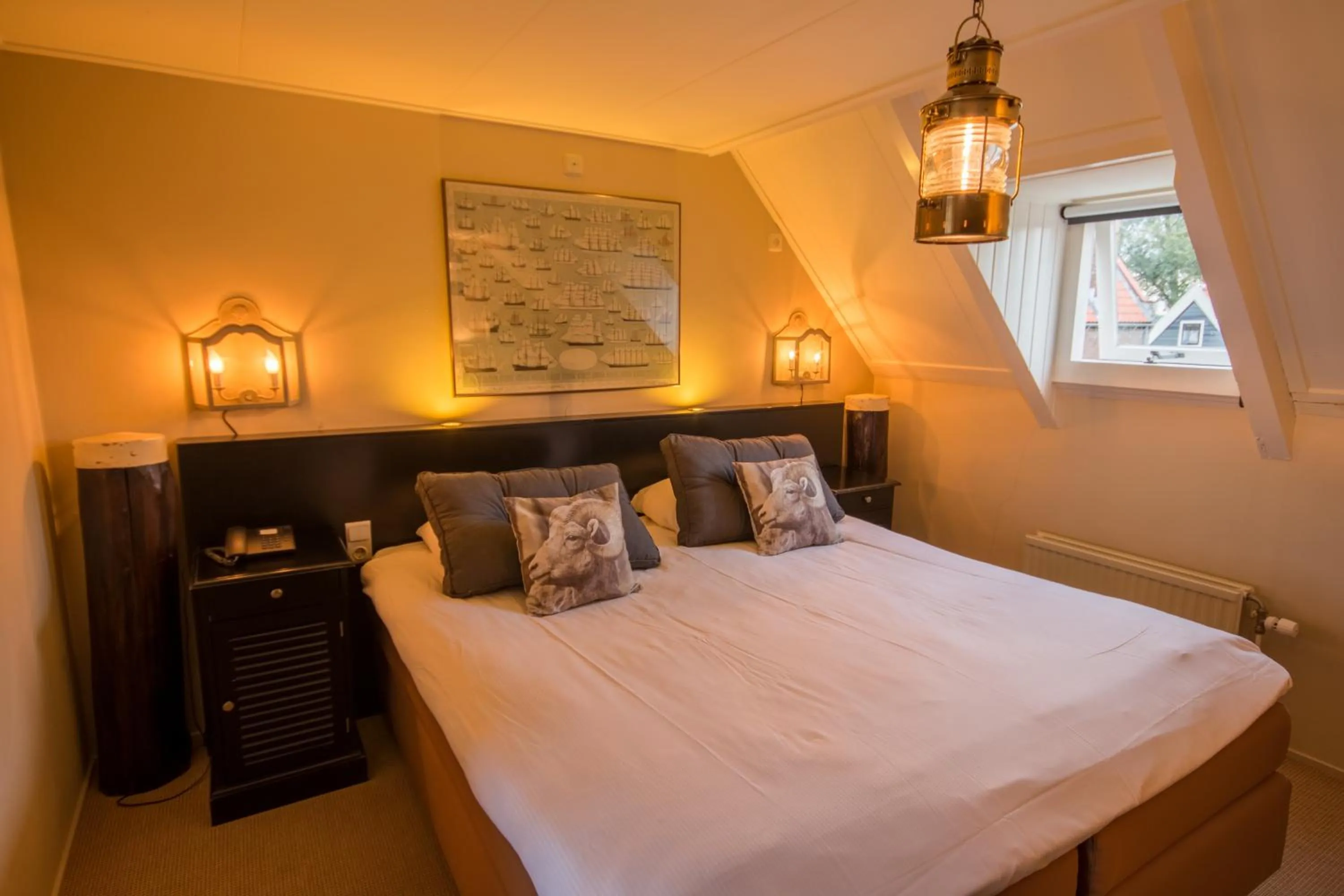 Bedroom, Bed in Auberge de Campveerse Toren