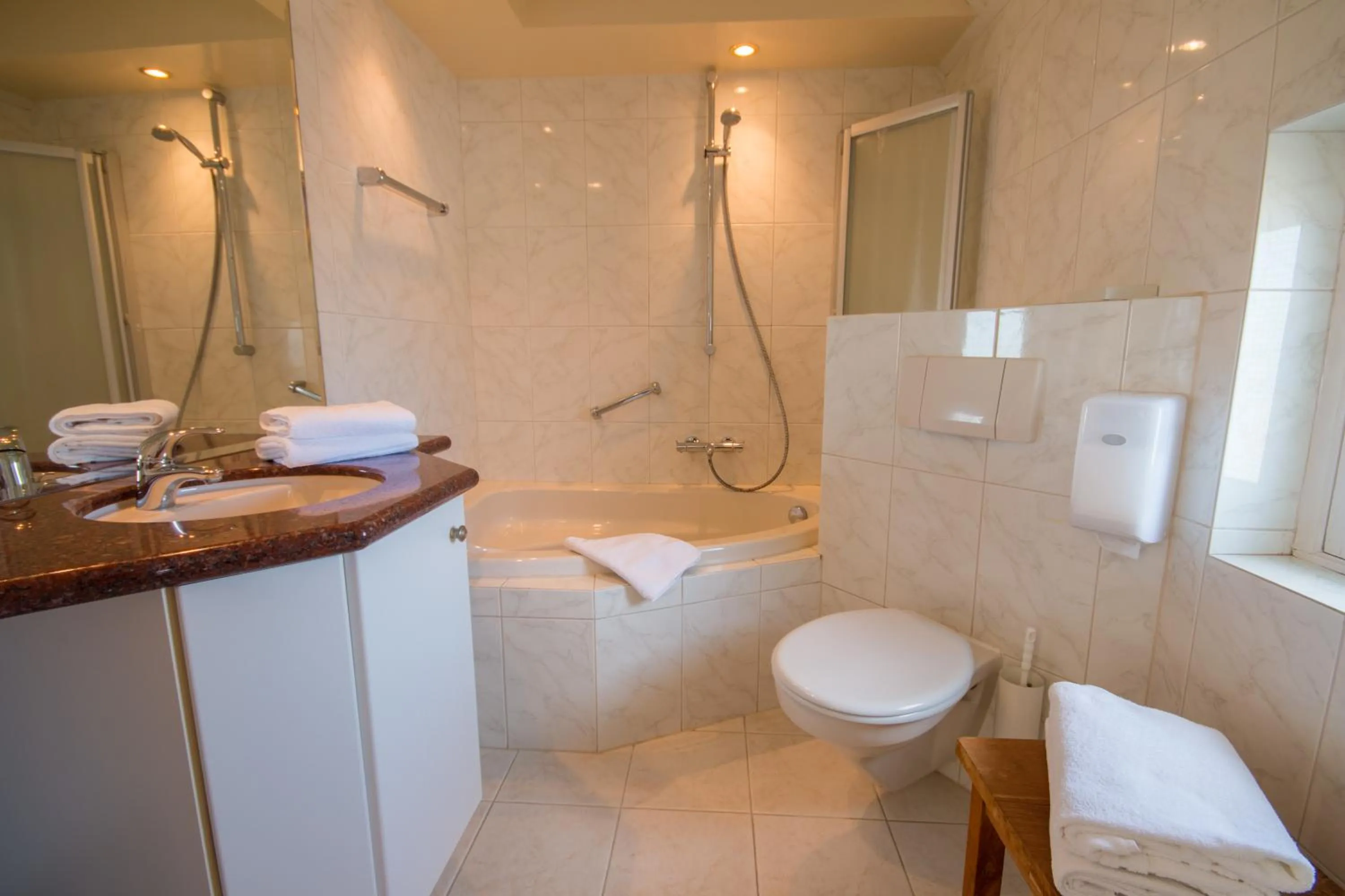 Bathroom in Auberge de Campveerse Toren