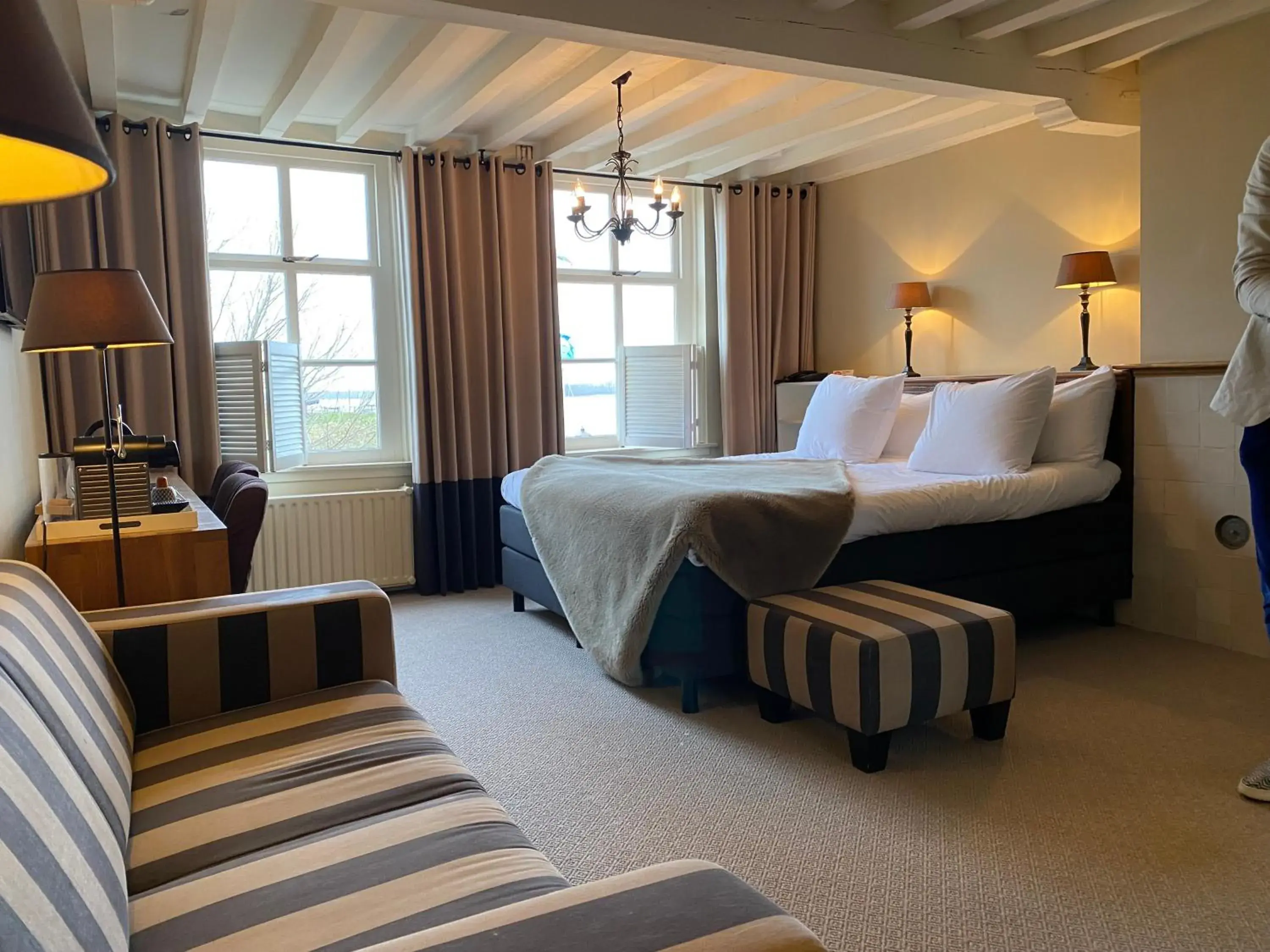 Deluxe double room (First floor, Harbor view) in Auberge de Campveerse Toren Deluxe double room (First floor, Harbor view) in Auberge de Campveerse Toren