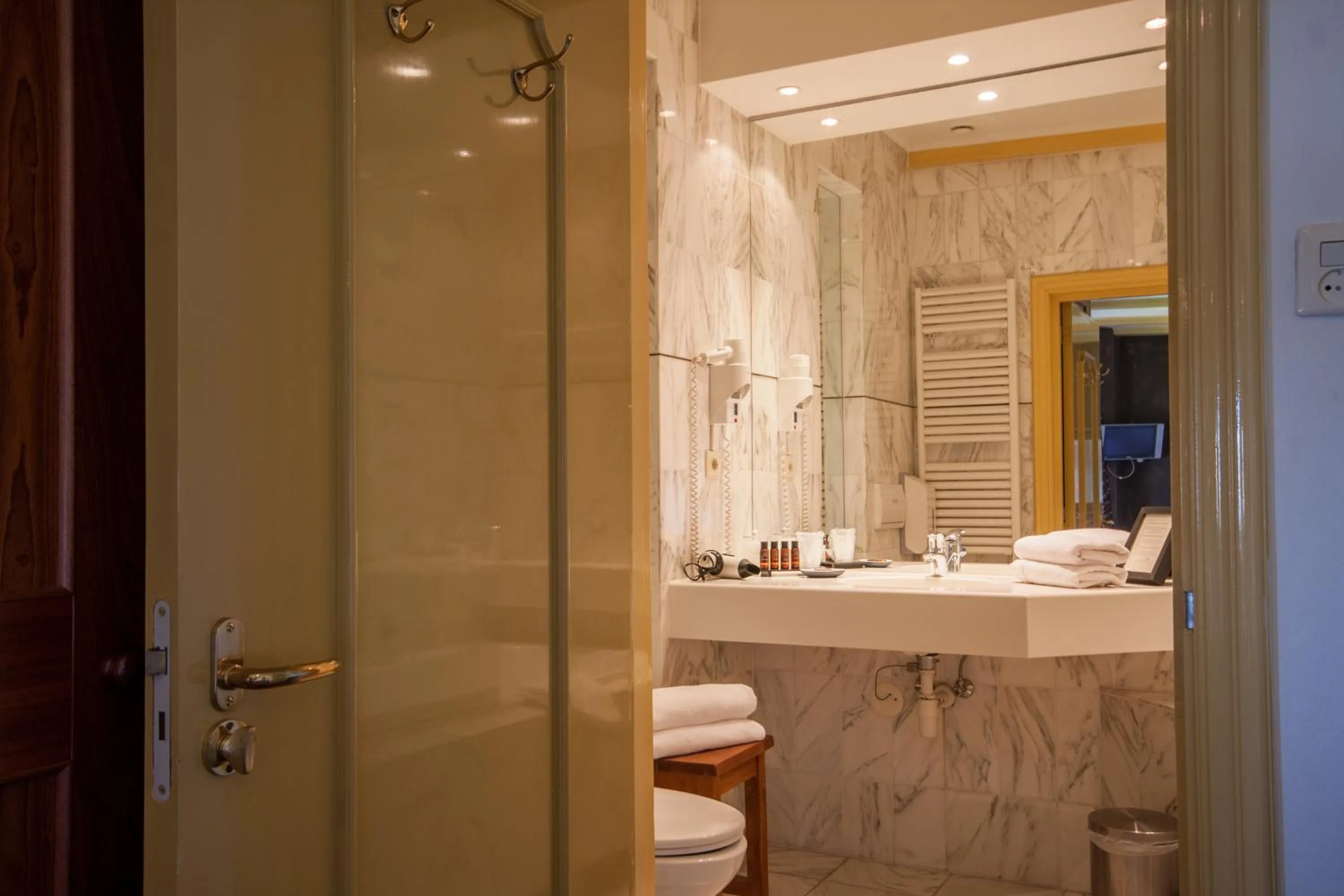 Bathroom in Auberge de Campveerse Toren