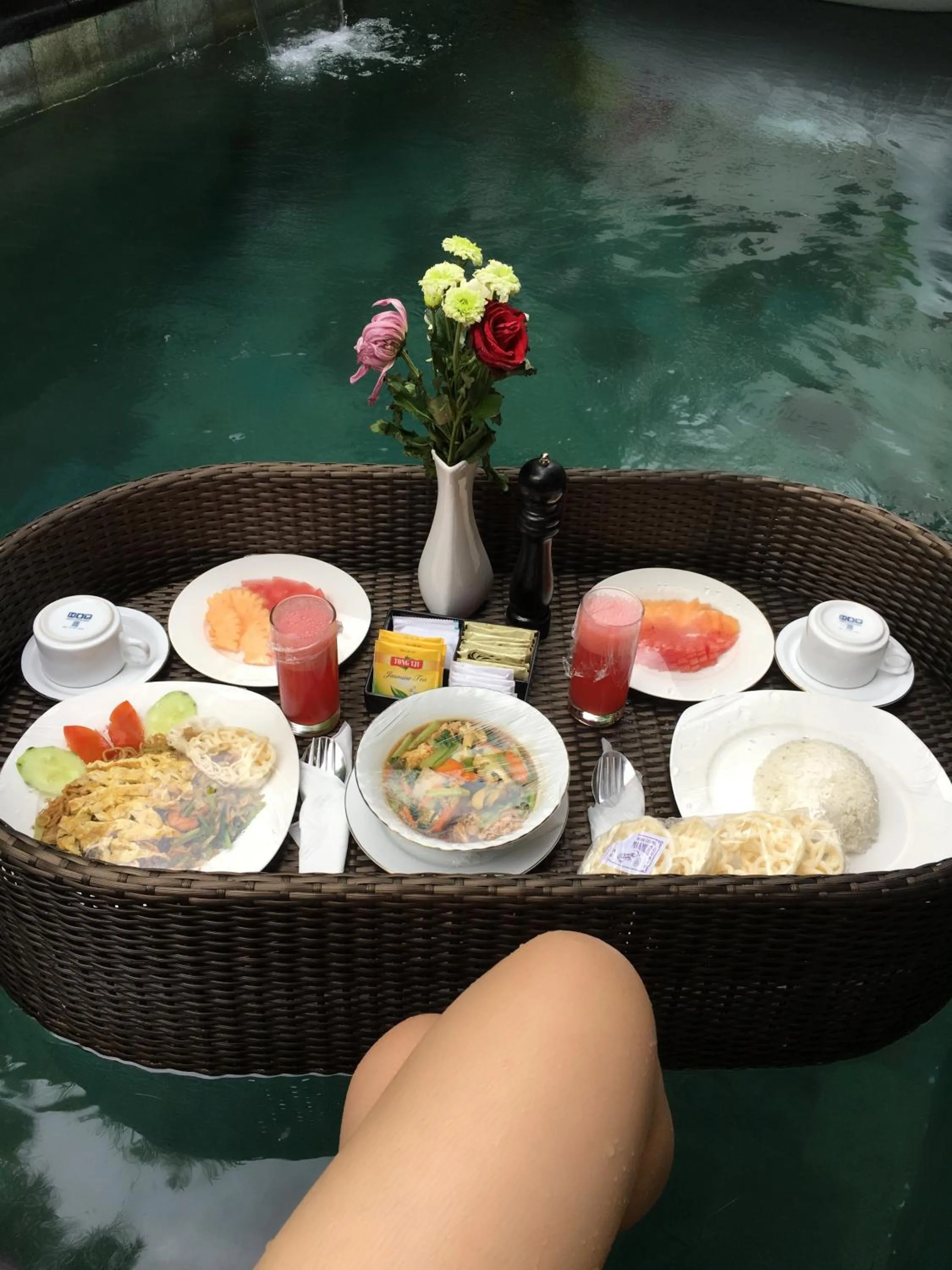 Breakfast in Villa Bougainville