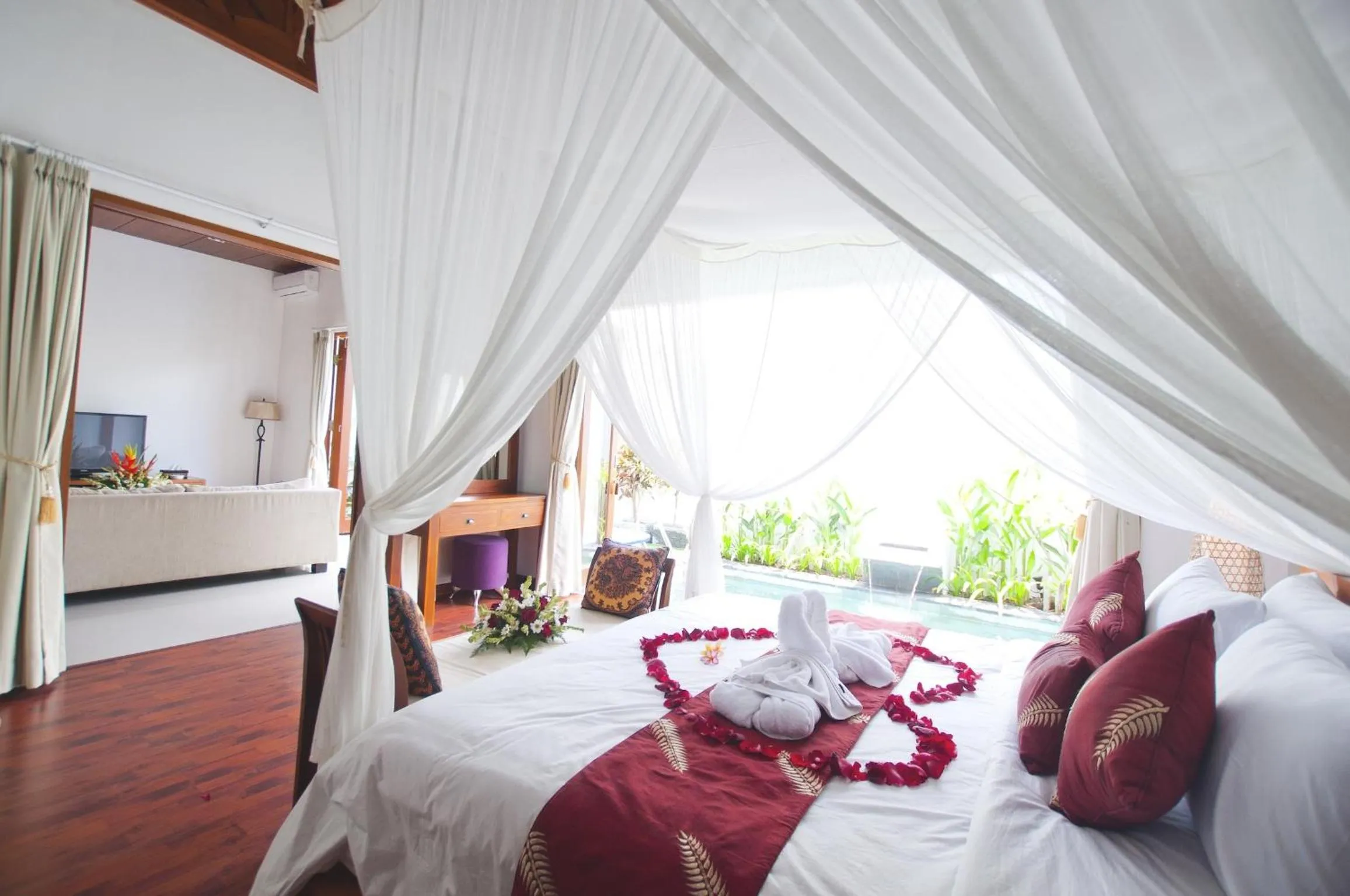 Bedroom, Bed in Villa Bougainville