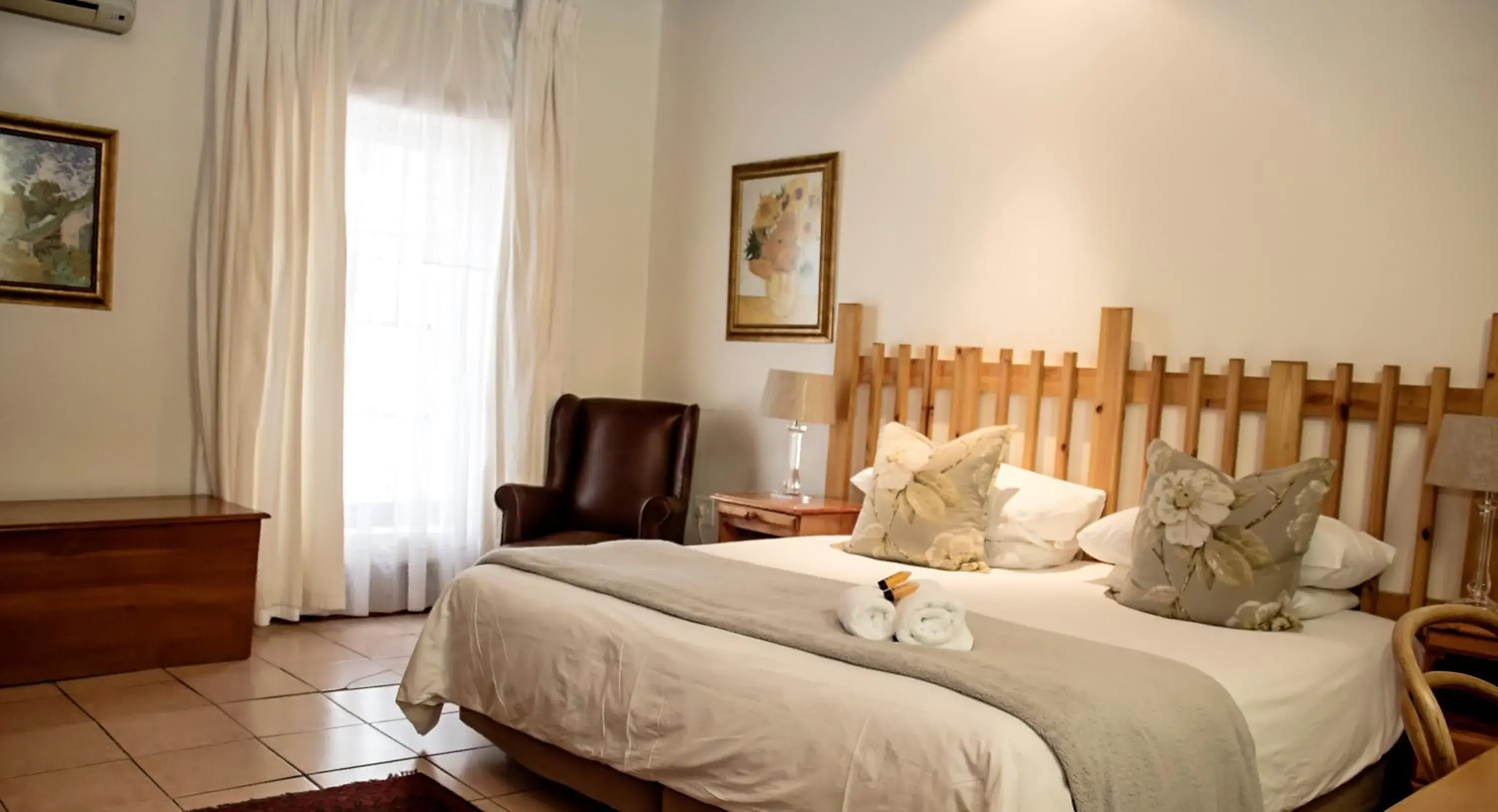 Photo of the whole room, Bed in Matoppo Inn Photo of the whole room, Bed in Matoppo Inn