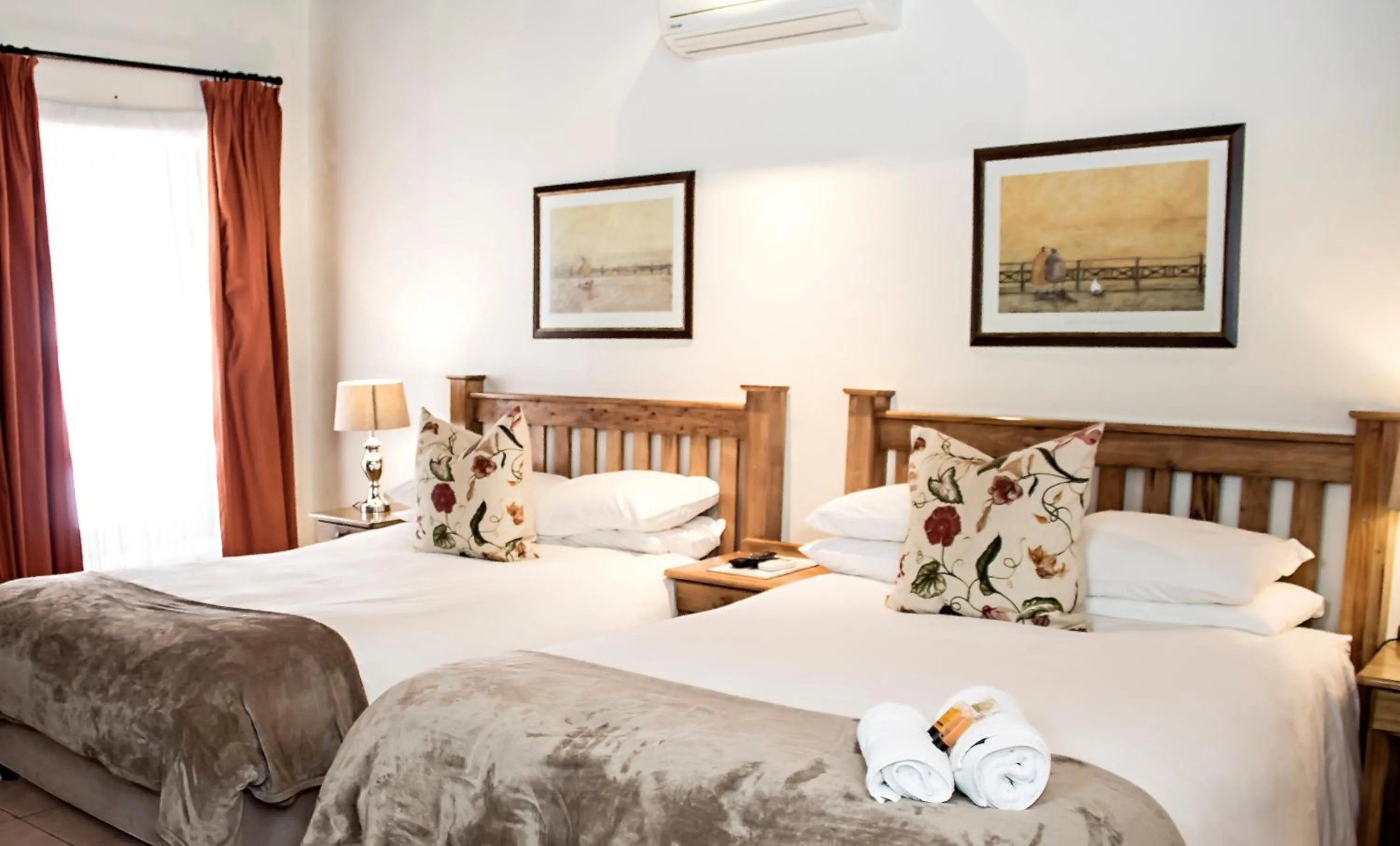 Photo of the whole room, Bed in Matoppo Inn