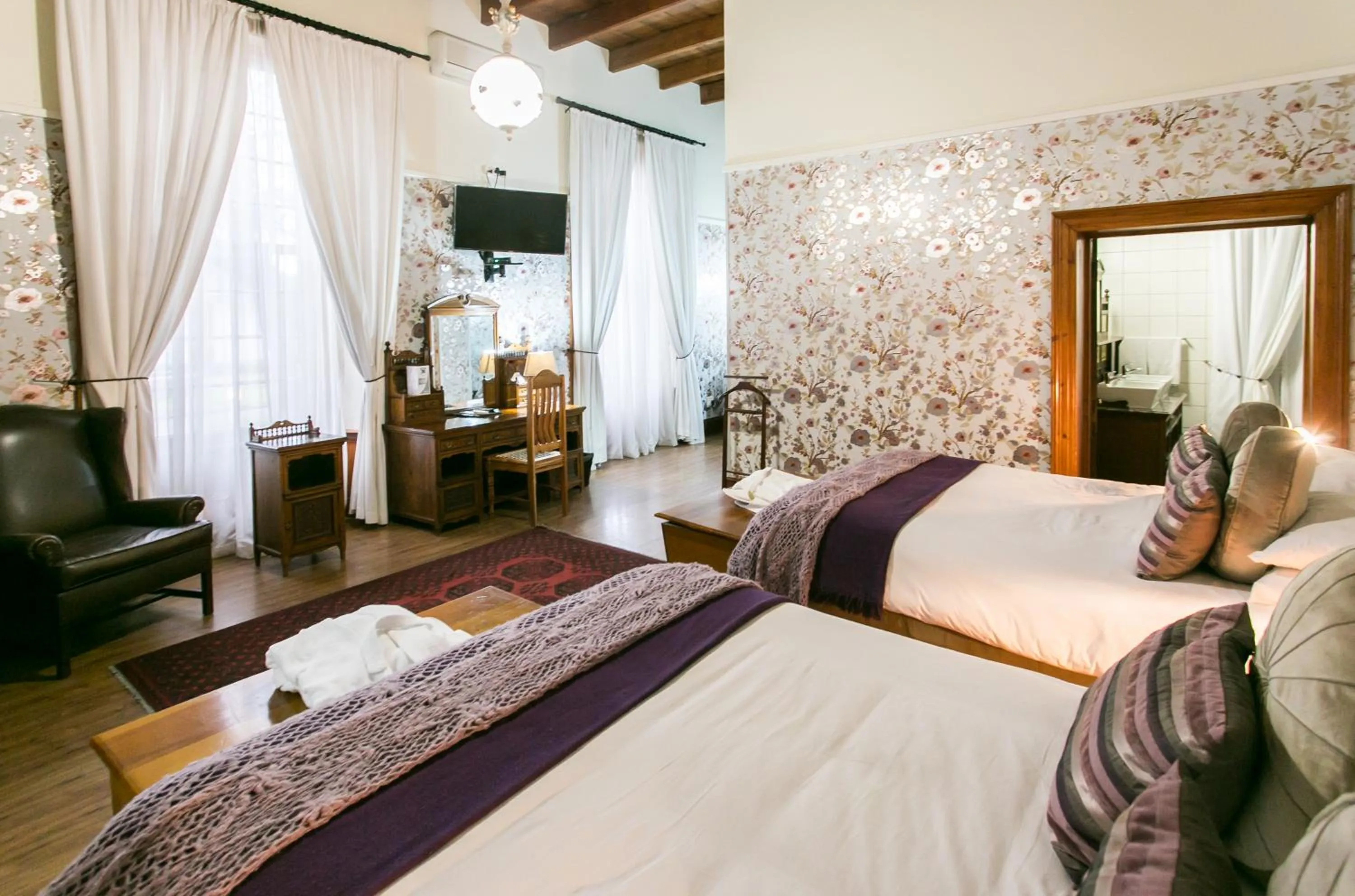 Photo of the whole room, Bed in Matoppo Inn