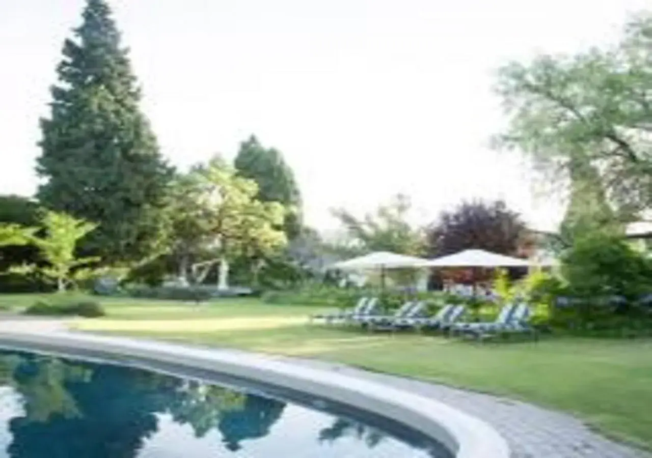 Swimming pool in Matoppo Inn Swimming pool in Matoppo Inn