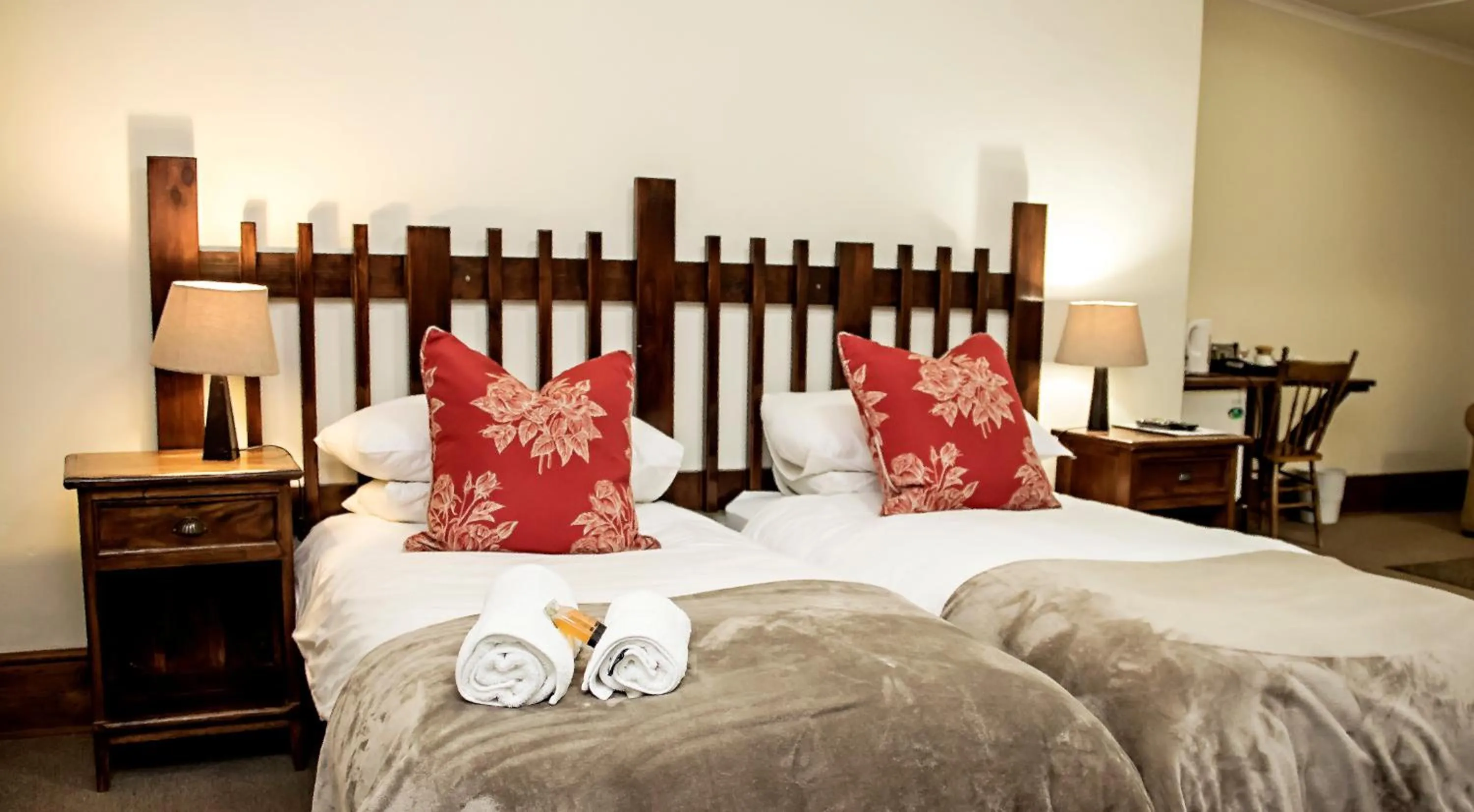 Photo of the whole room, Bed in Matoppo Inn