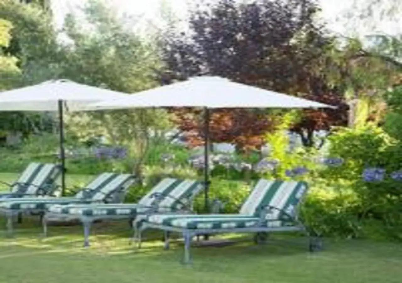 Swimming pool in Matoppo Inn Swimming pool in Matoppo Inn