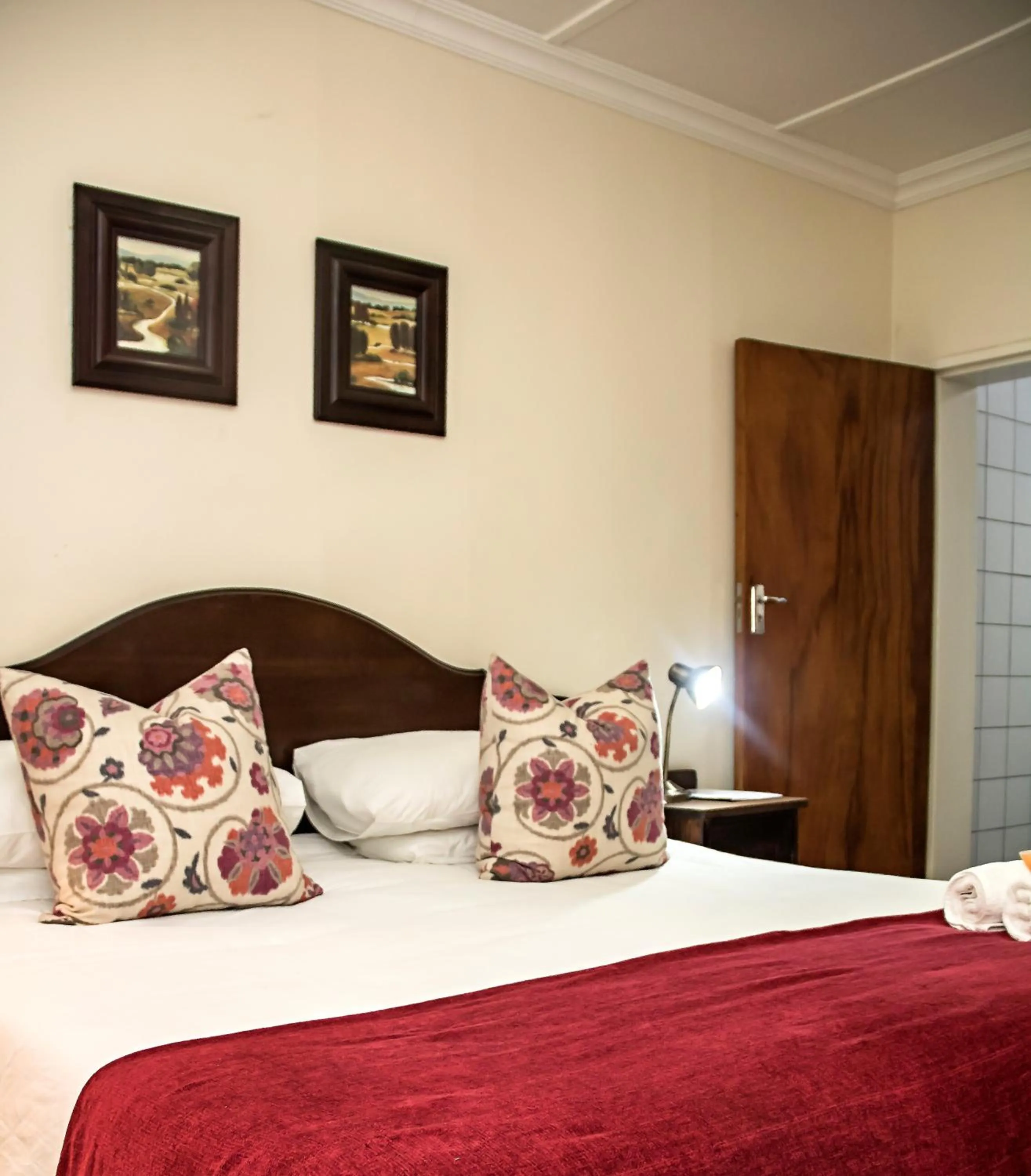 Bedroom, Bed in Matoppo Inn