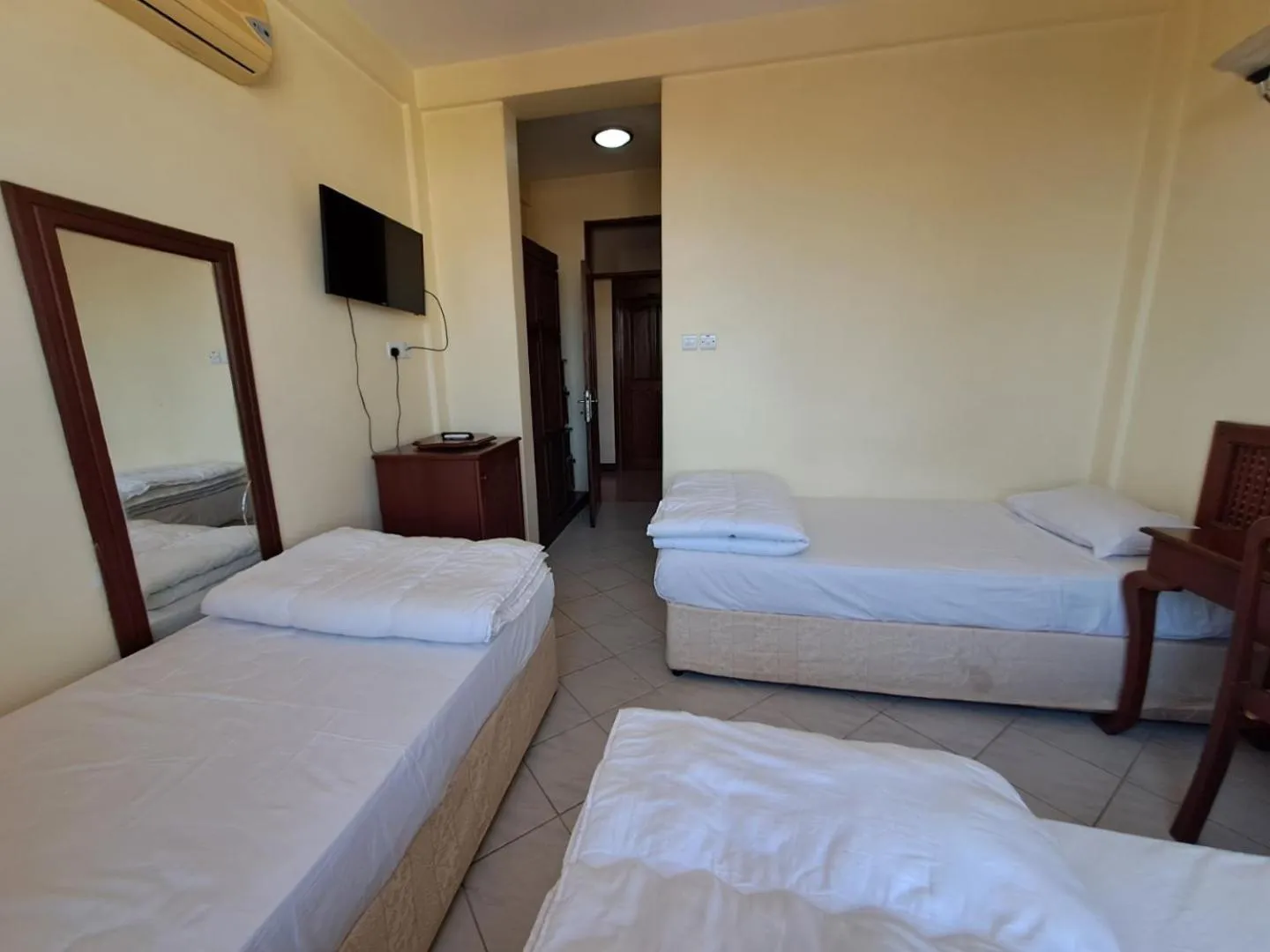 Photo of the whole room in Moshi Leopard Hotel