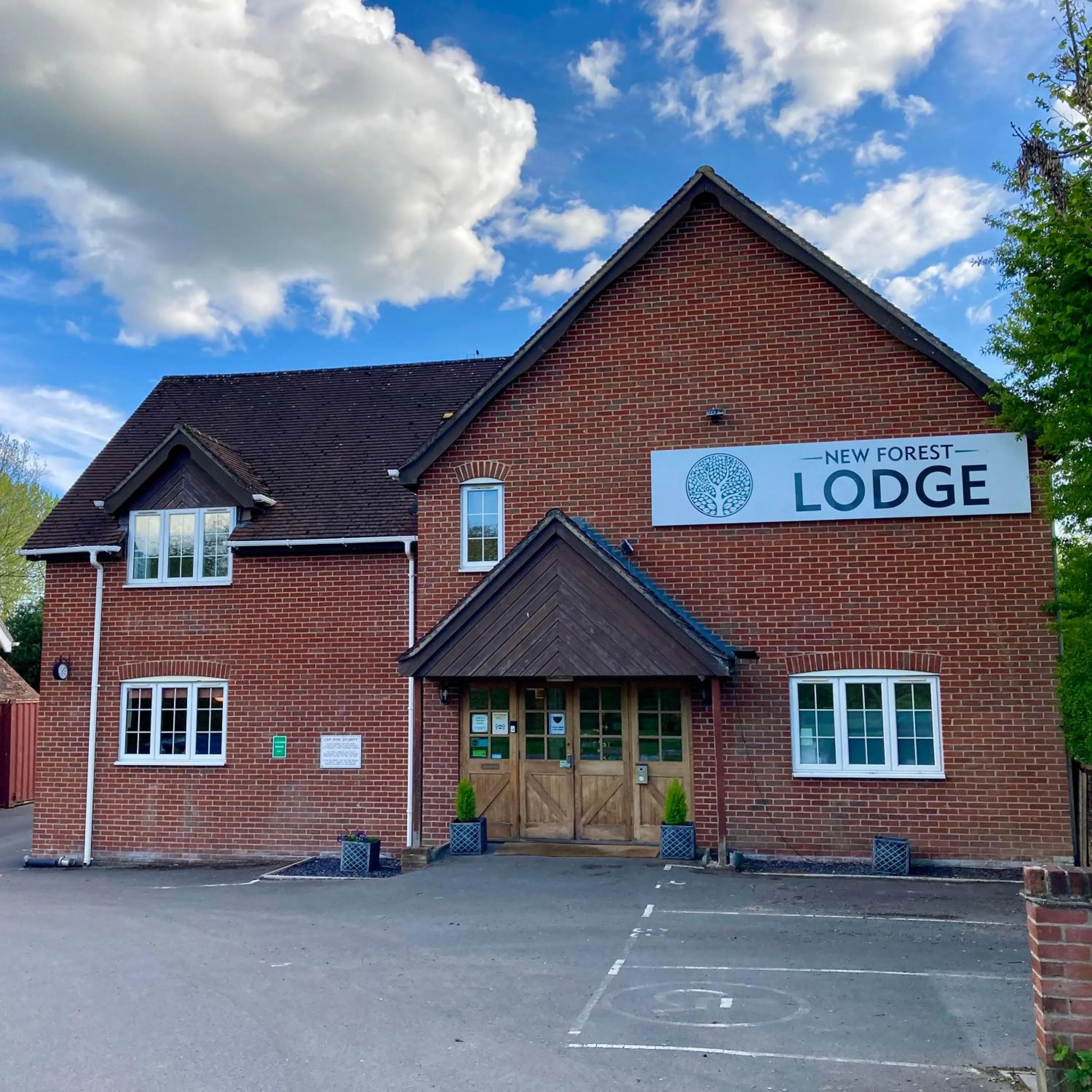 Property building in New Forest Lodge
