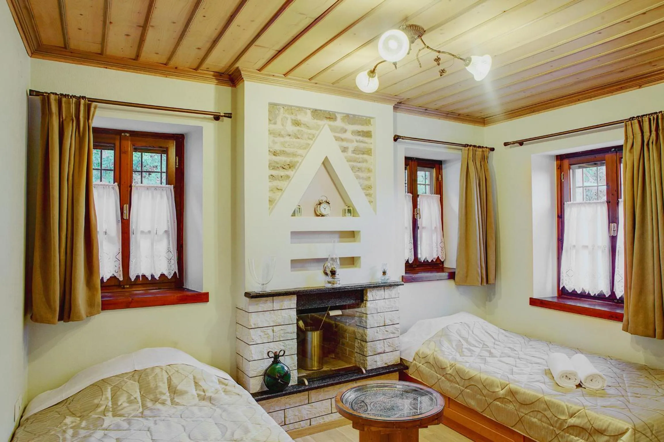 Day, Bed in Archontiko Evridikis