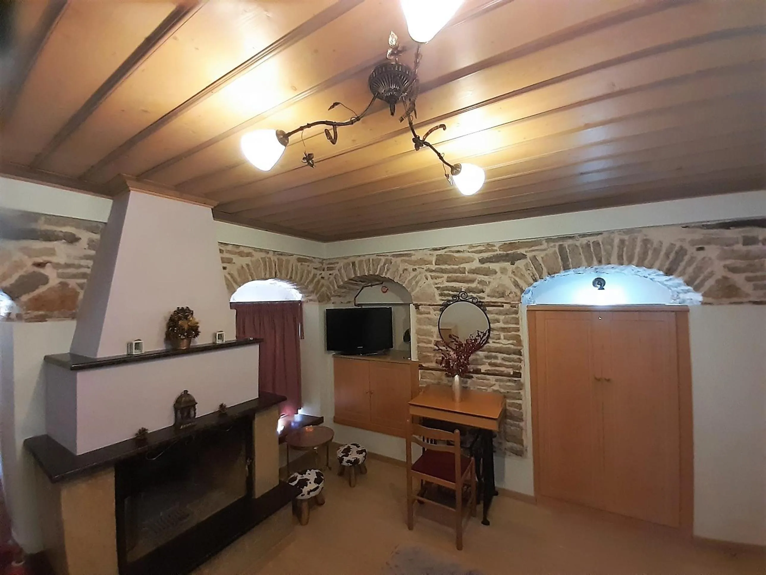 TV and multimedia in Archontiko Evridikis
