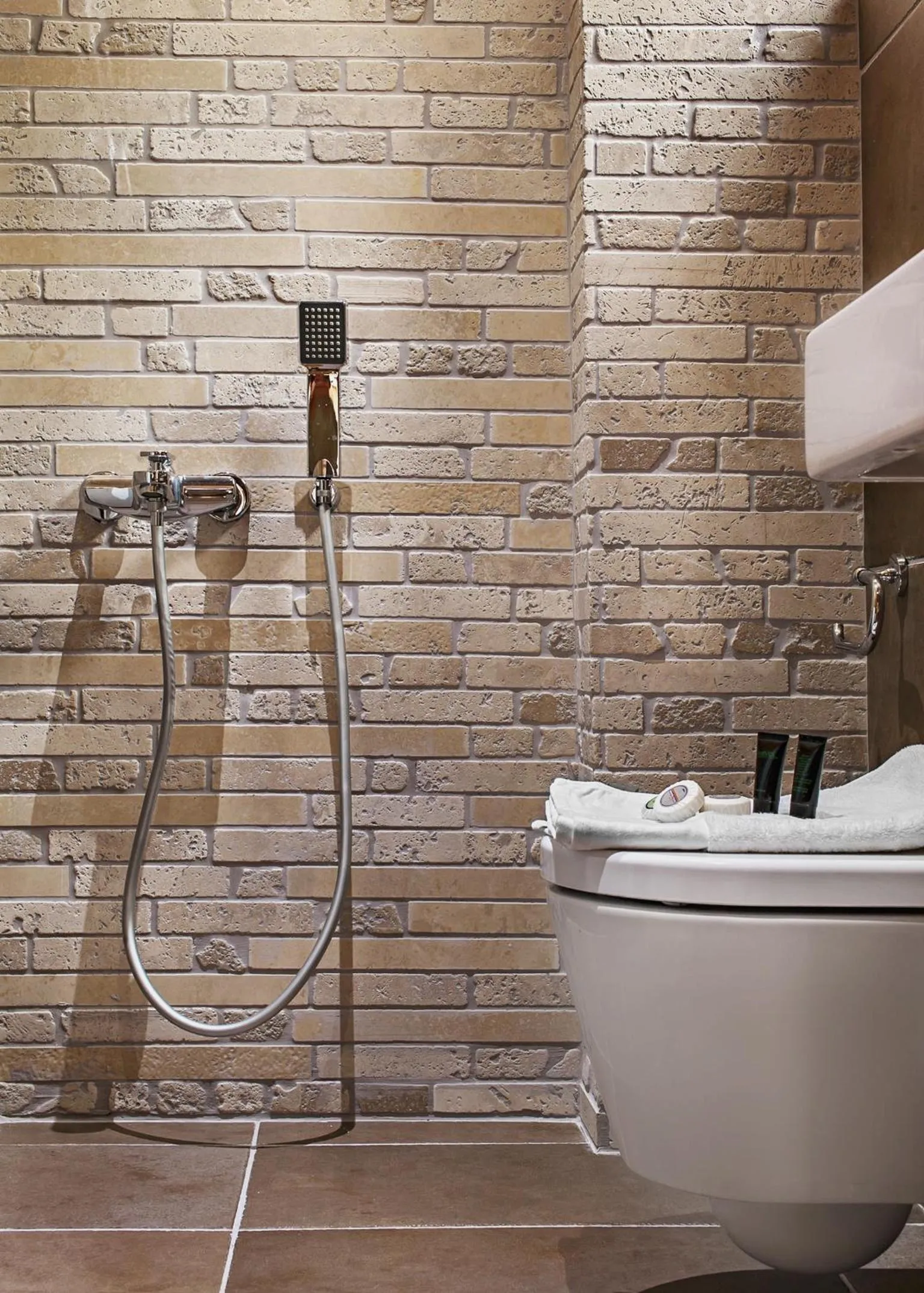 Bathroom in Archontiko Evridikis