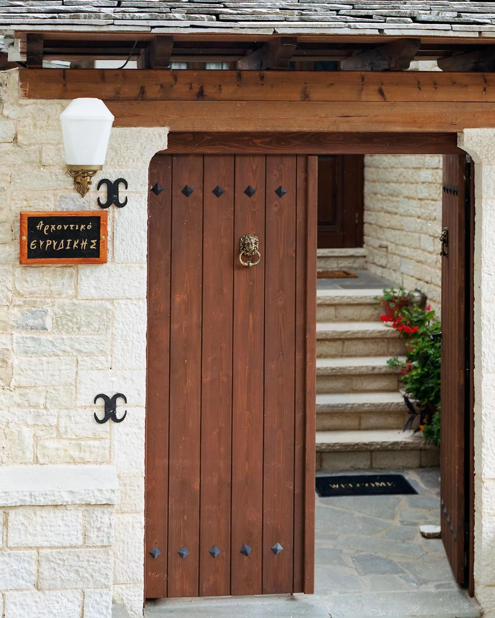 Facade/entrance in Archontiko Evridikis