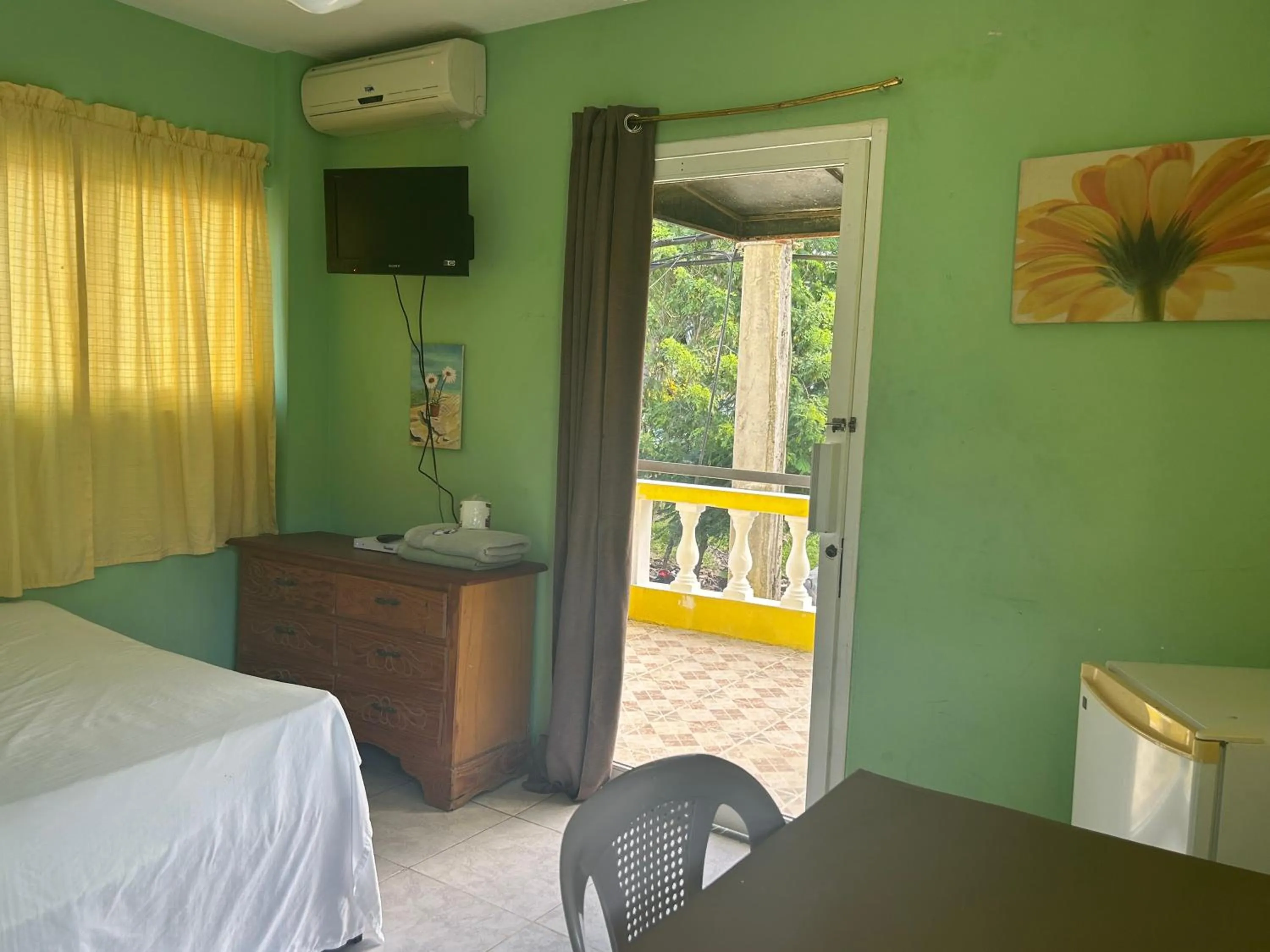 Queen Room with Balcony in Coco Hotel and Hostel