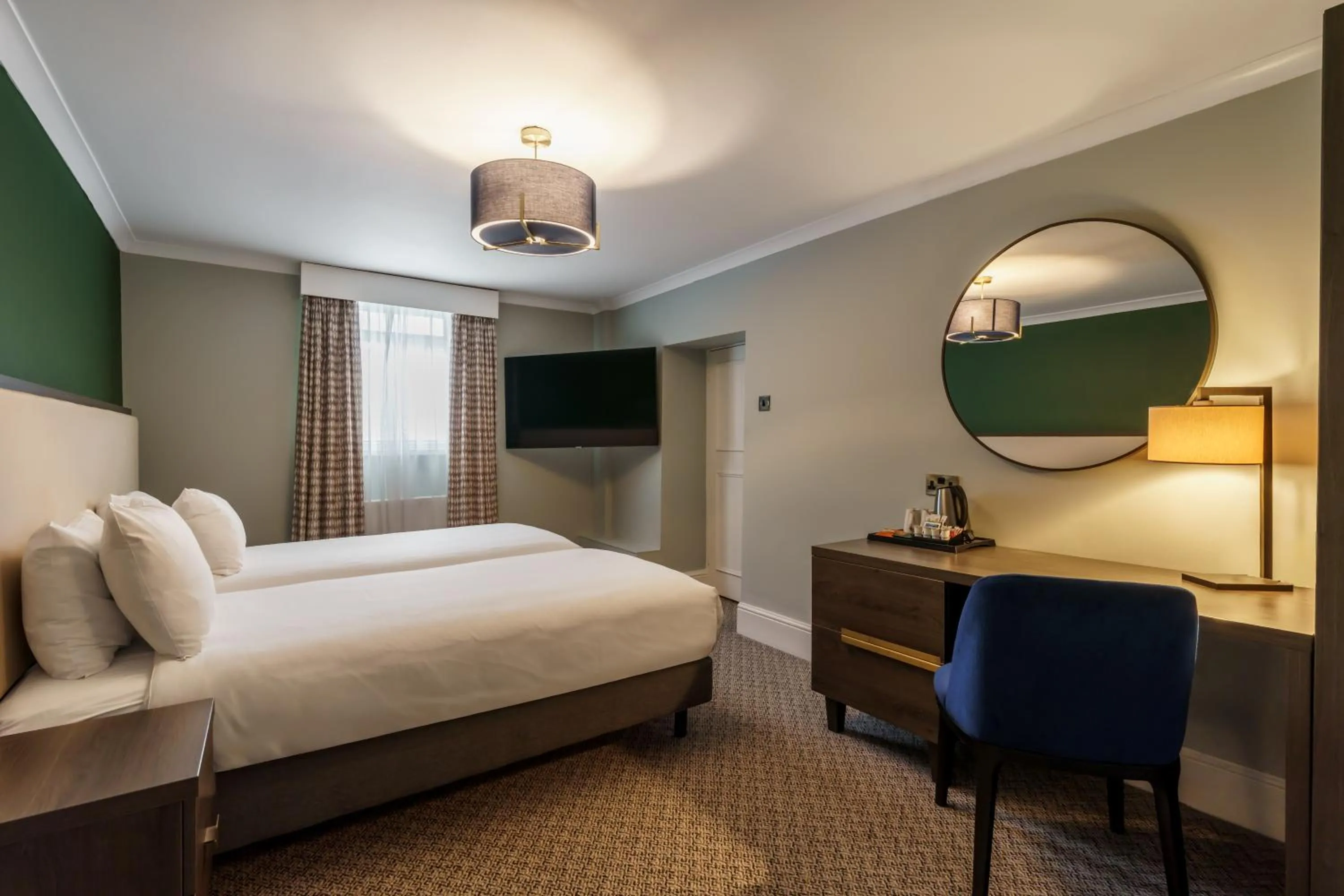 Seating area, Bed in Mercure Blackburn Dunkenhalgh Hotel & Spa