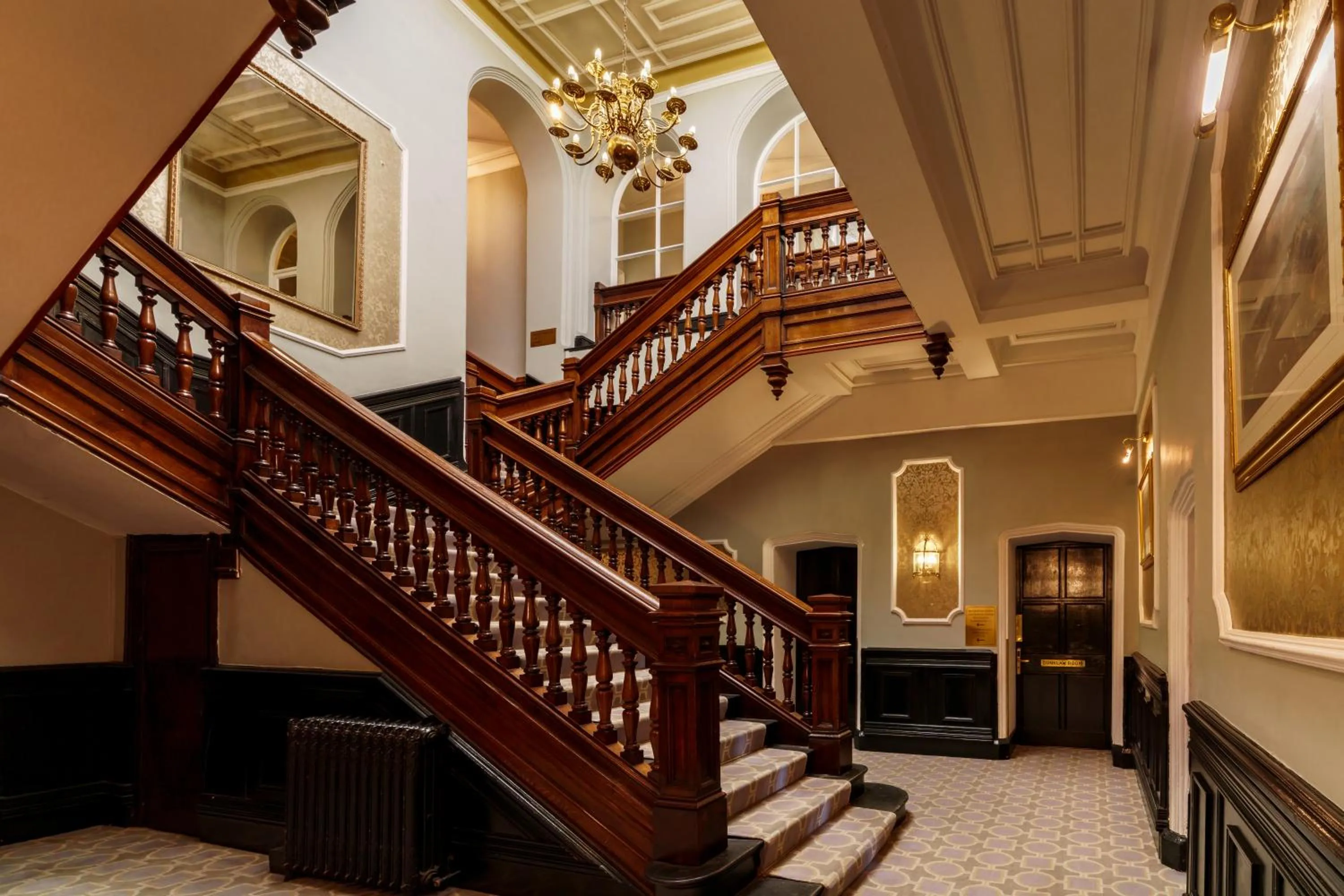 Lobby or reception in Mercure Blackburn Dunkenhalgh Hotel & Spa