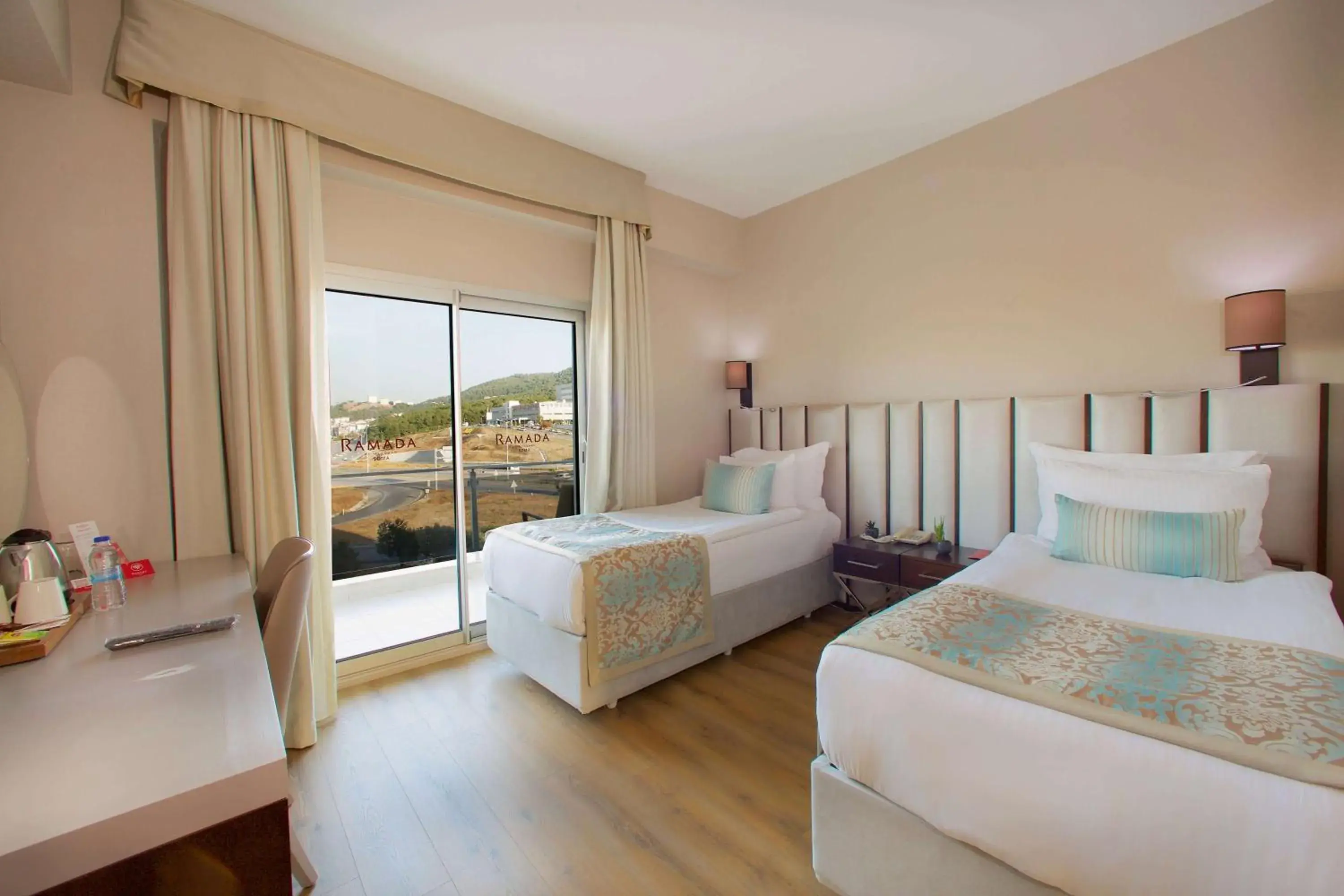 Twin Room Smoking in Ramada By Wyndham Soma Twin Room Smoking in Ramada By Wyndham Soma