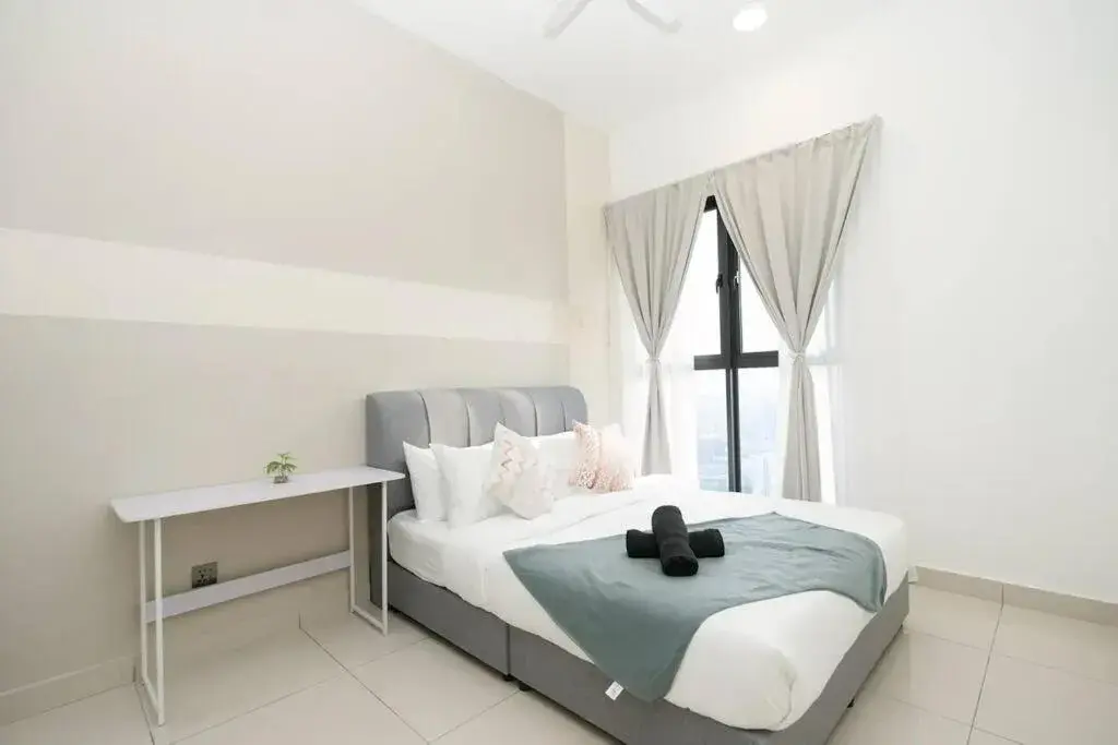 Suite with Balcony in Cozy Skyline Retreat at Trion KL, Level 63 Suite with Balcony in Cozy Skyline Retreat at Trion KL, Level 63