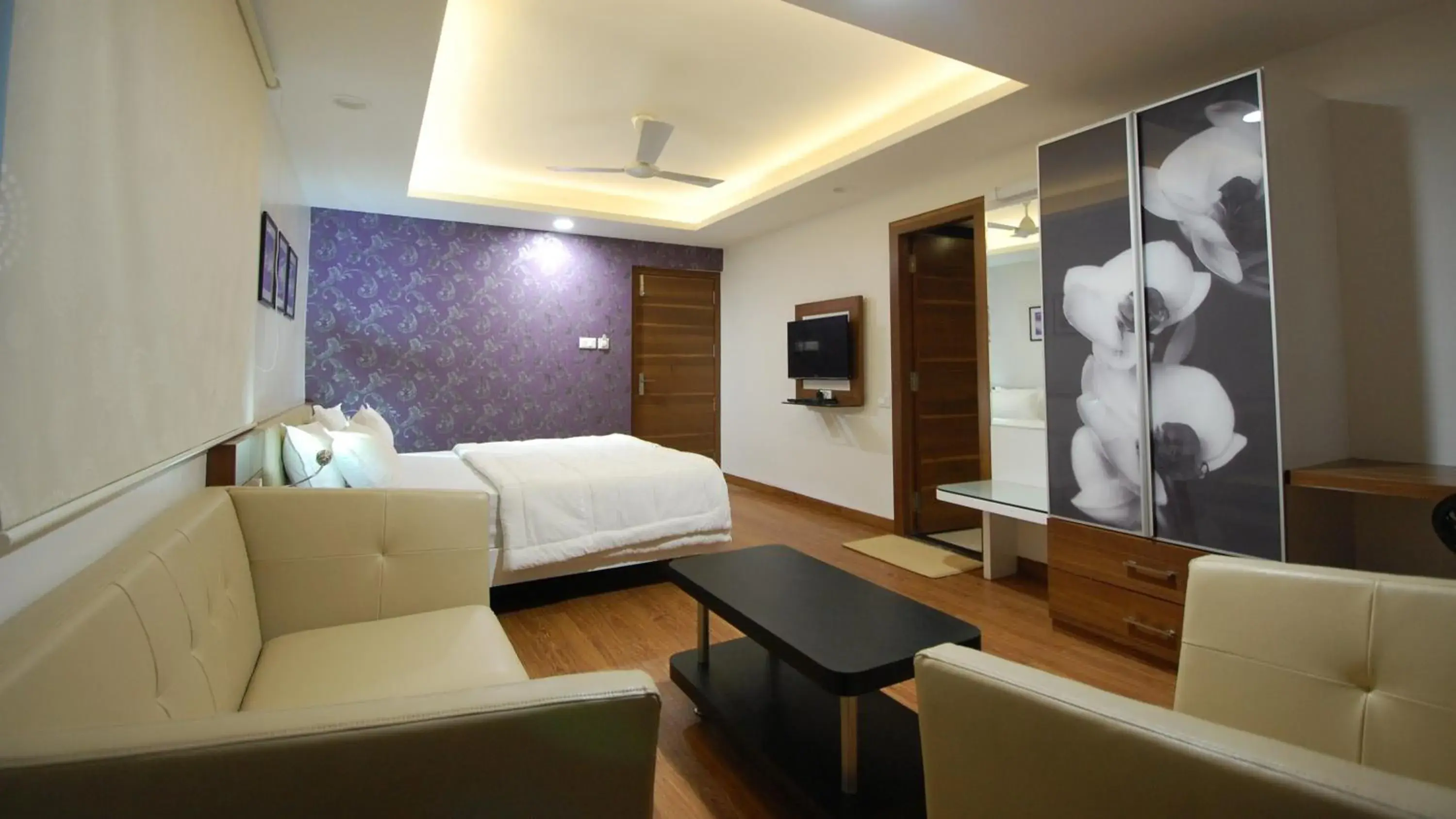 Photo of the whole room, Bed in Hotel Ambassador Photo of the whole room, Bed in Hotel Ambassador