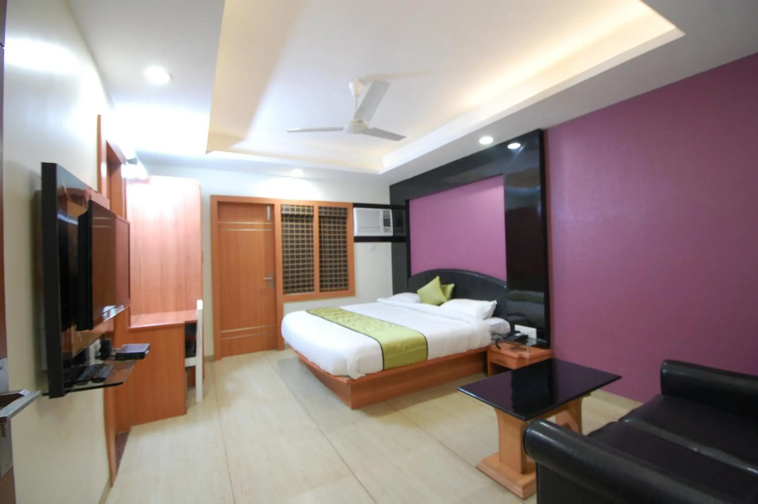 Photo of the whole room, Bed in Hotel Ambassador Photo of the whole room, Bed in Hotel Ambassador