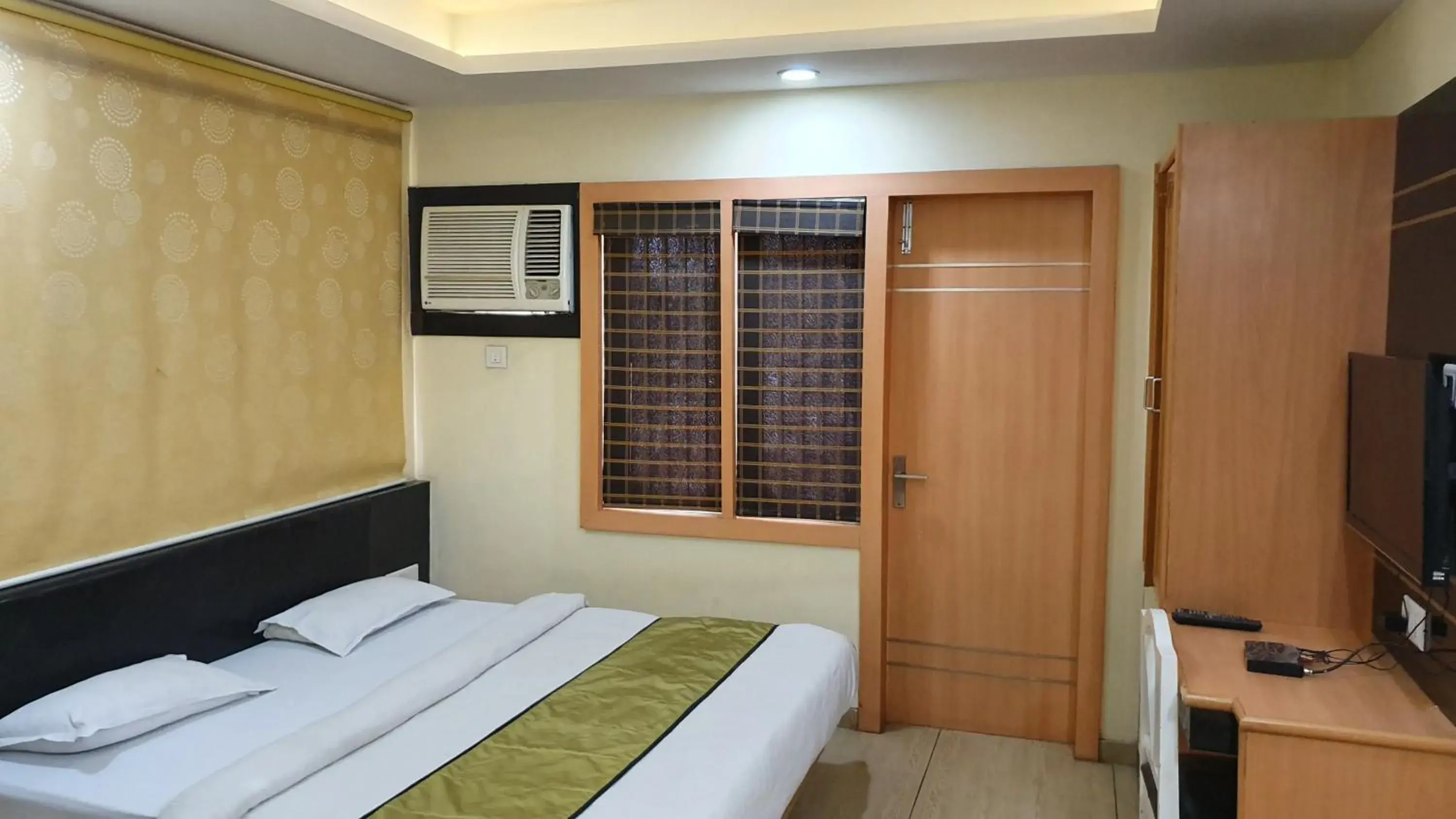 Balcony/Terrace, Bed in Hotel Ambassador Balcony/Terrace, Bed in Hotel Ambassador