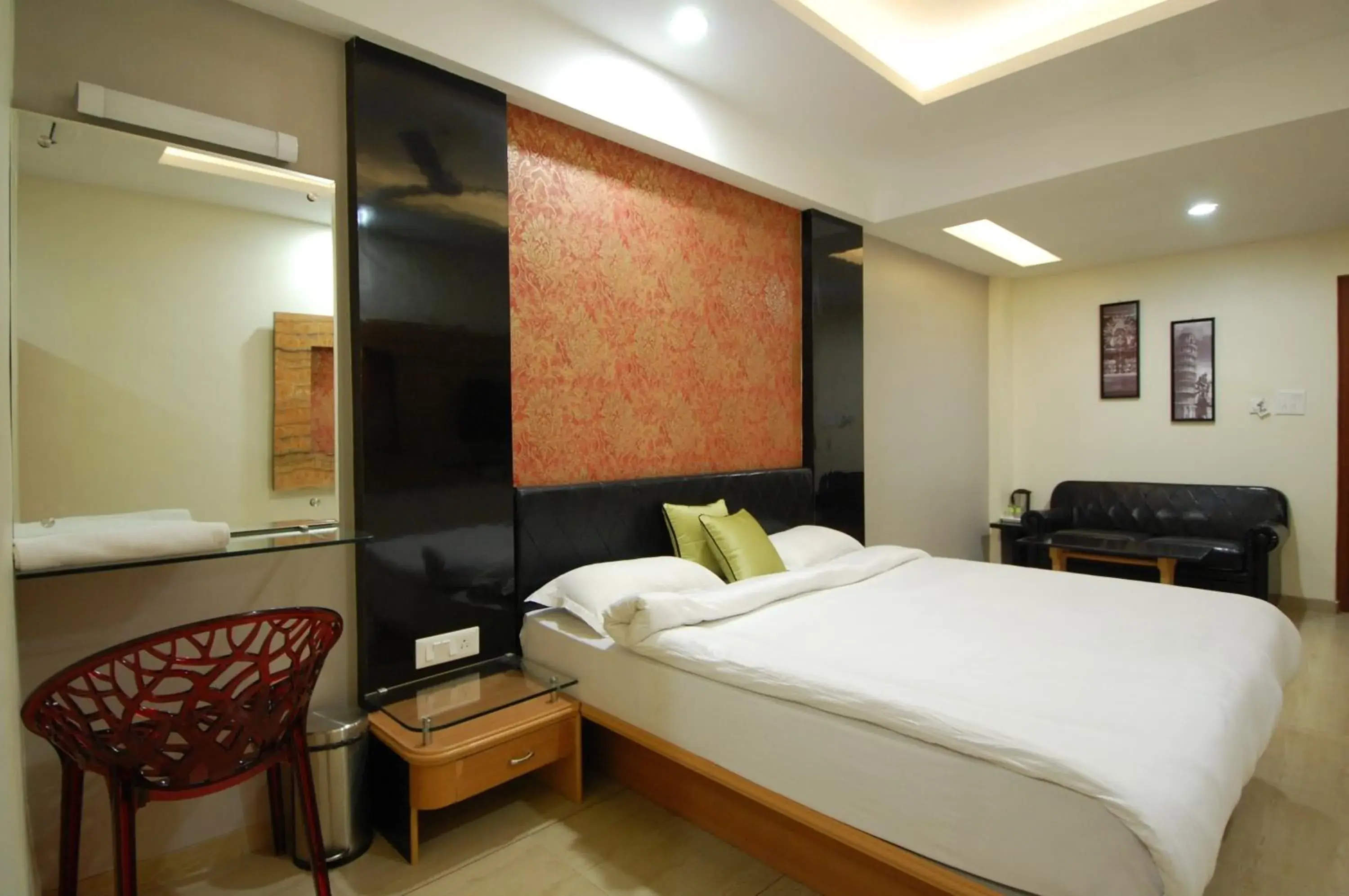 Photo of the whole room, Bed in Hotel Ambassador Photo of the whole room, Bed in Hotel Ambassador