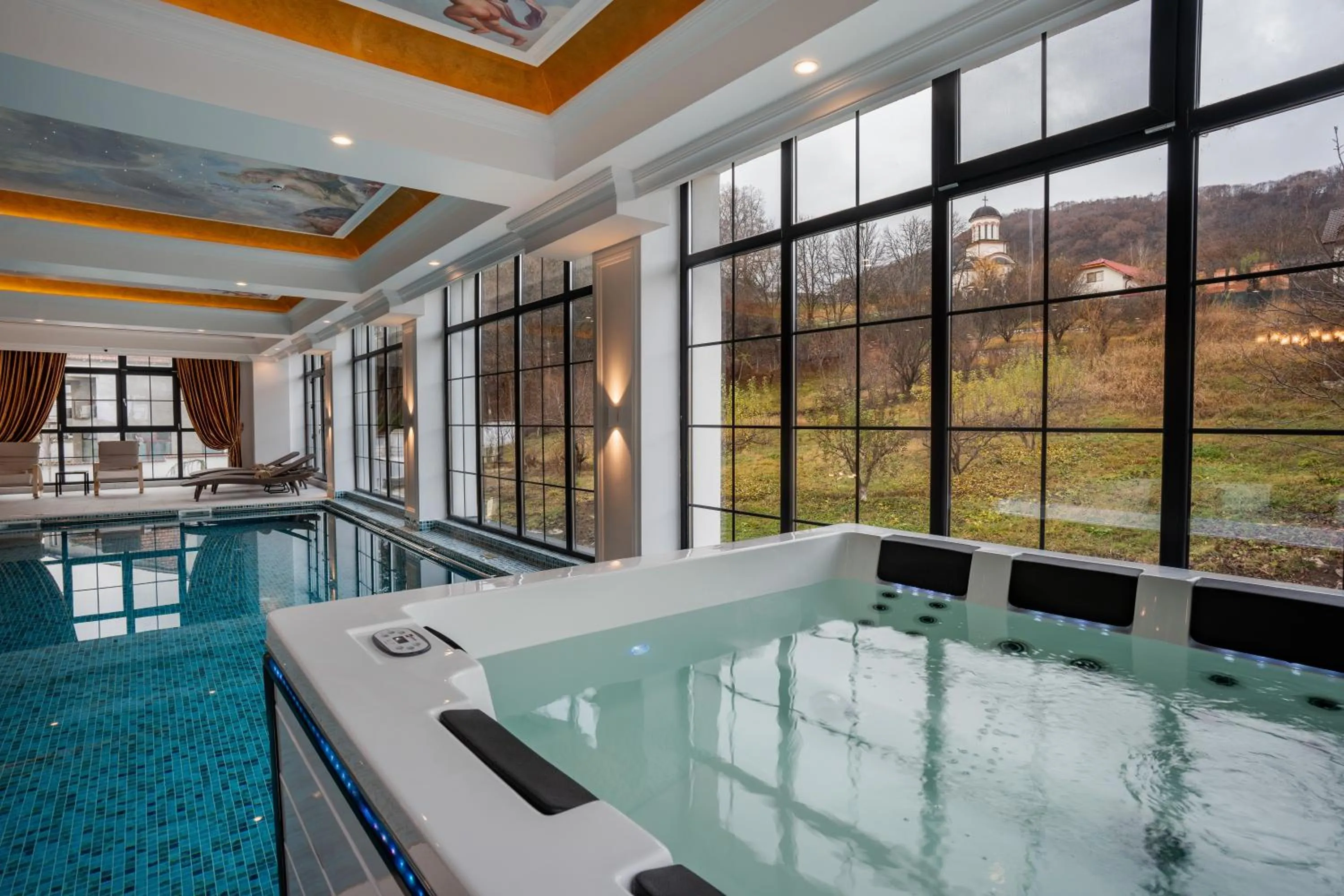 Hot Tub in Hotel NOBLESSE Boutique&Spa