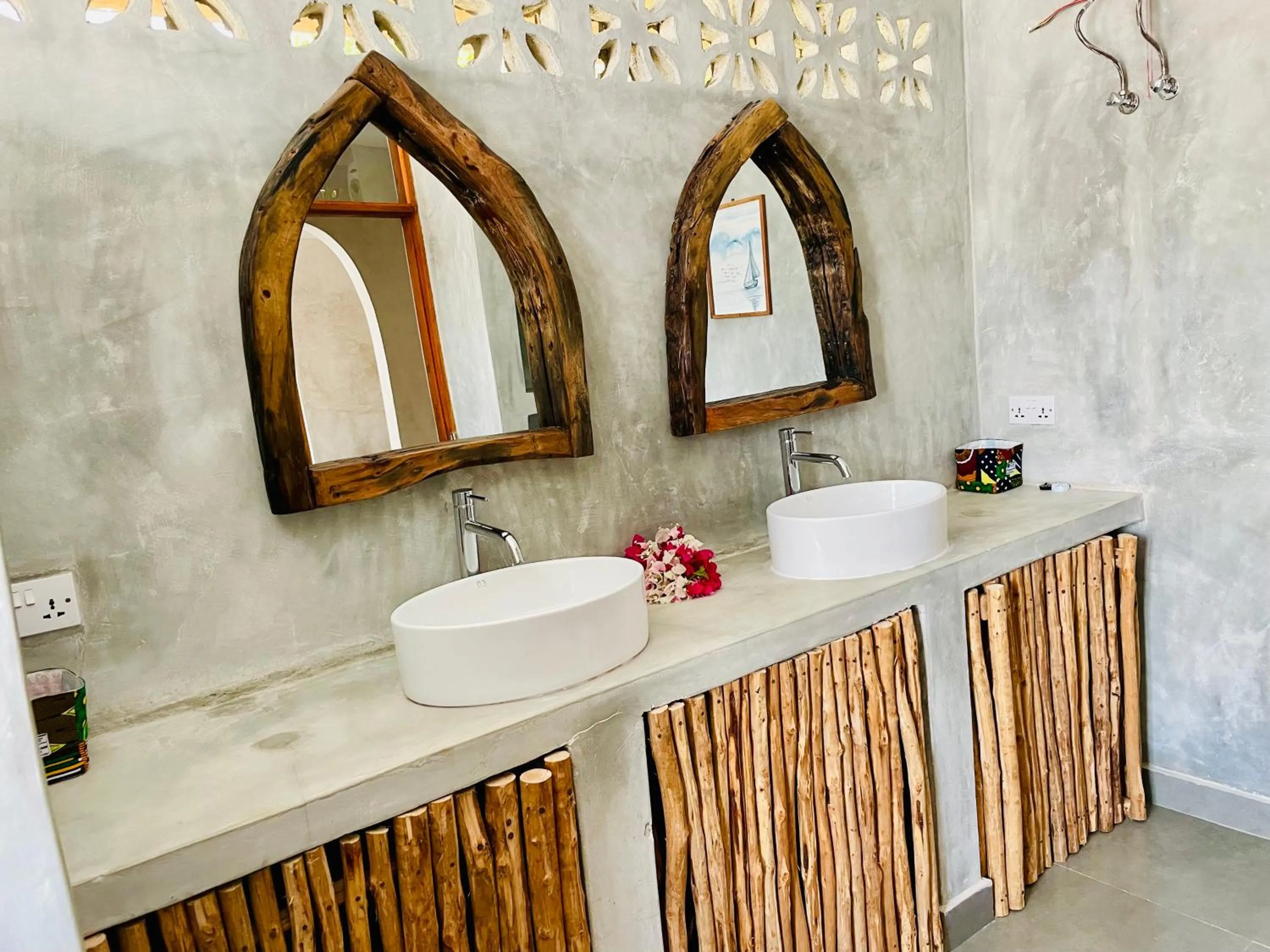 Bathroom in Blue Reef Sport & Fishing Lodge and Bungalows